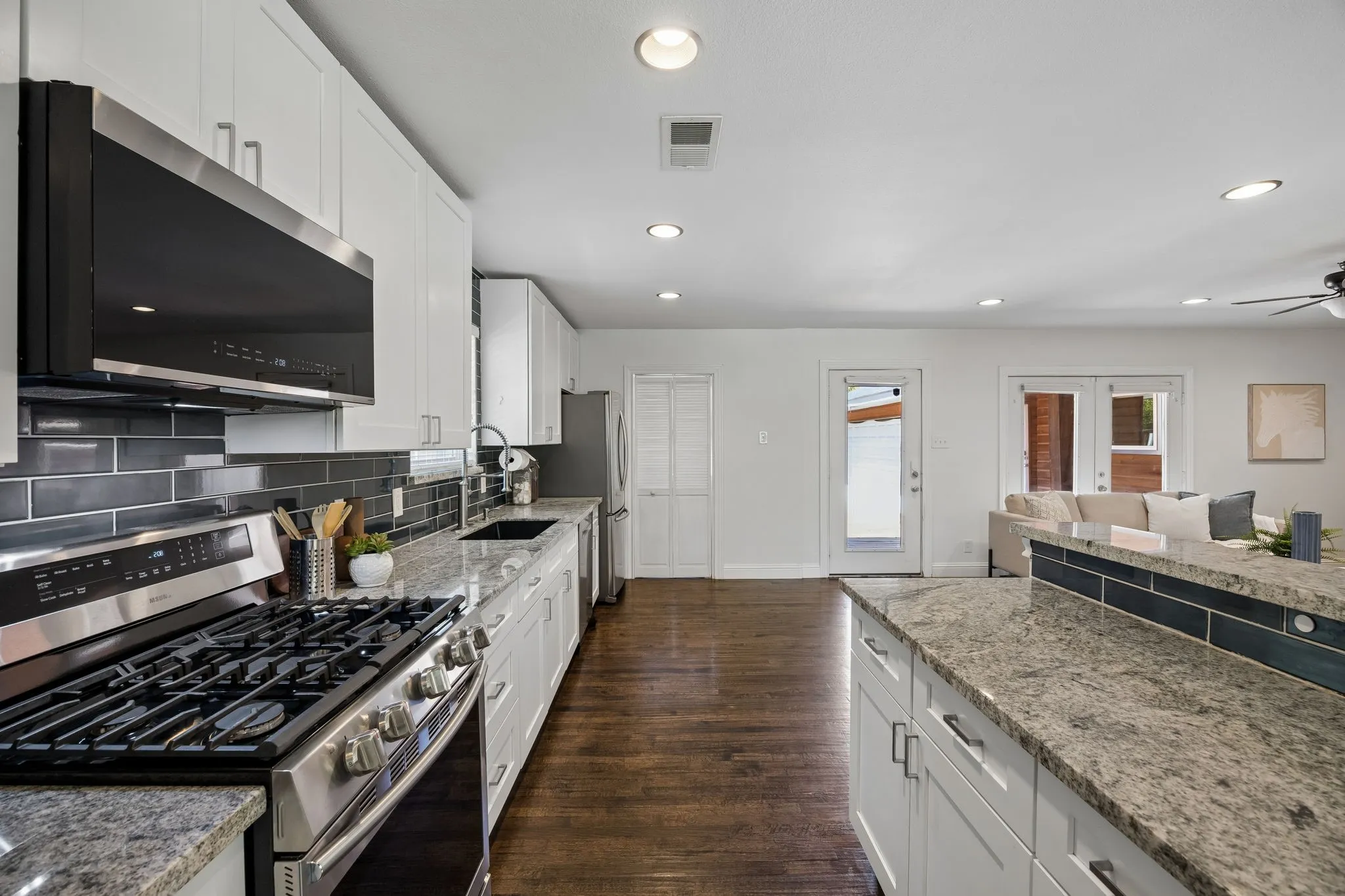 Stainless Steel Appliances and Granite Countertops
