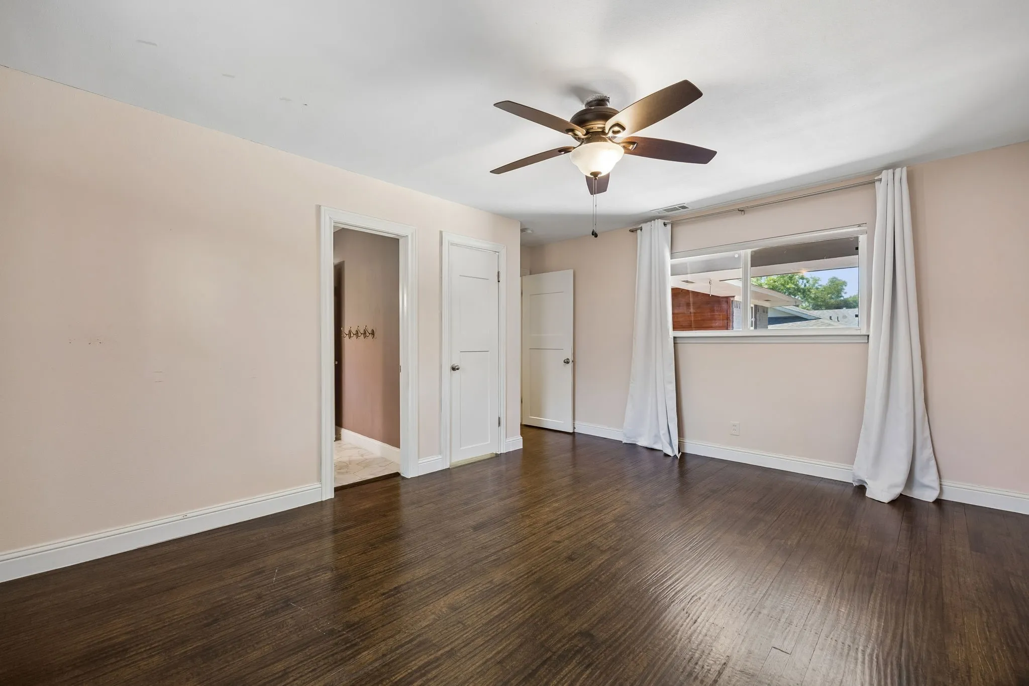 Single Family Residence For Sale in Dallas County , 2329 Springhill Drive, Dallas, Texas 75228, 3 Bedroom, 2 Bathroom, 2 Garage spaces, 1,752 Sqft, built in 1960, mls#21377927, Real Estate Agent in Dallas, Homes For Sale in Dallas county, Homes For Sale in Dallas, Realtor in Dallas Texas, Real Estate Brokerage Independent Realty Texas, Luminita Cordes Realtor