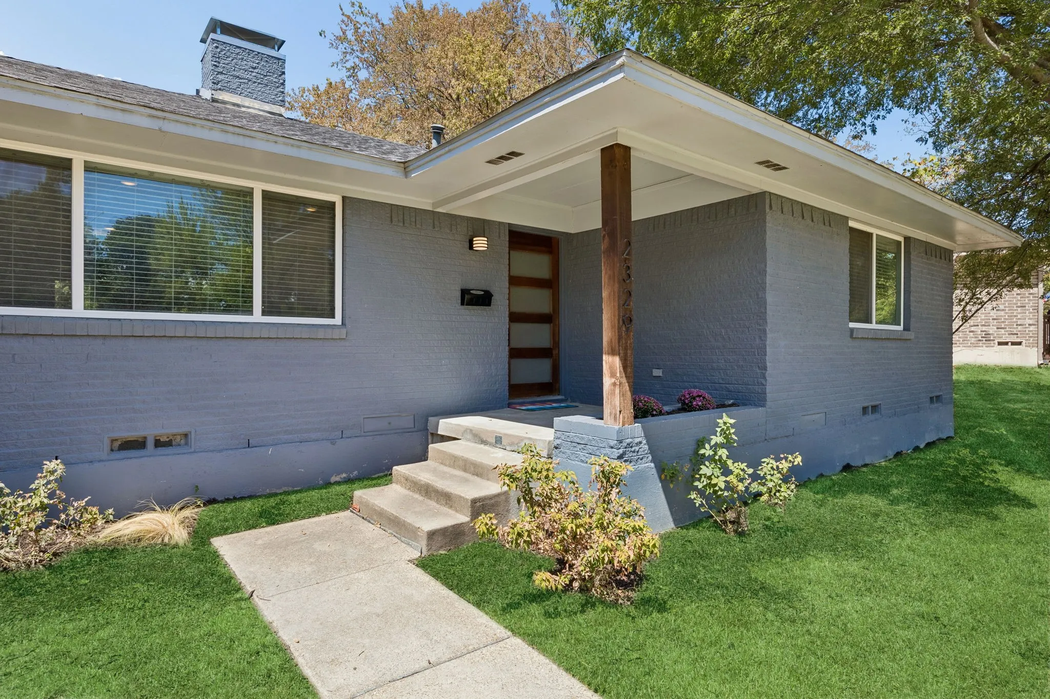 Single Family Residence For Sale in Dallas County , 2329 Springhill Drive, Dallas, Texas 75228, 3 Bedroom, 2 Bathroom, 2 Garage spaces, 1,752 Sqft, built in 1960, mls#21377927, Real Estate Agent in Dallas, Homes For Sale in Dallas county, Homes For Sale in Dallas, Realtor in Dallas Texas, Real Estate Brokerage Independent Realty Texas, Luminita Cordes Realtor