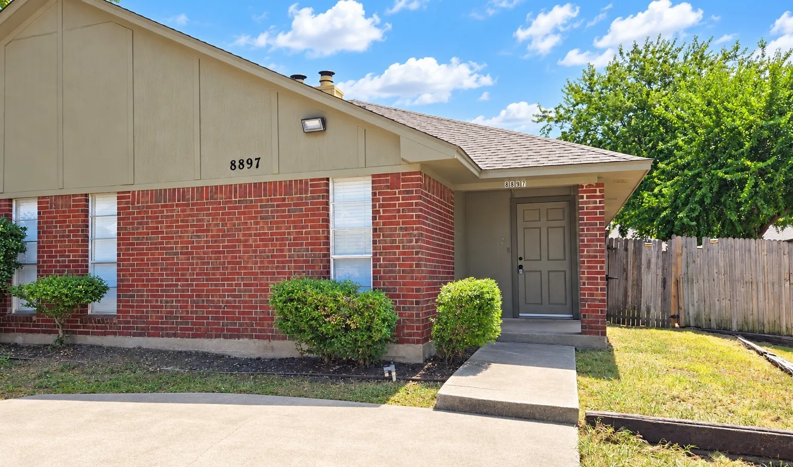 Duplex For Rent in Collin County , 8897 Marilyn Drive, Frisco, Texas 75033, 2 Bedroom, 2 Bathroom, Garage spaces, 1,014 Sqft, built in 1983, mls#21378096, Real Estate Agent in Frisco, Homes For Rent in Collin county, Homes For Rent in Frisco, Realtor in Frisco Texas, Real Estate Brokerage Independent Realty Texas, Luminita Cordes Realtor