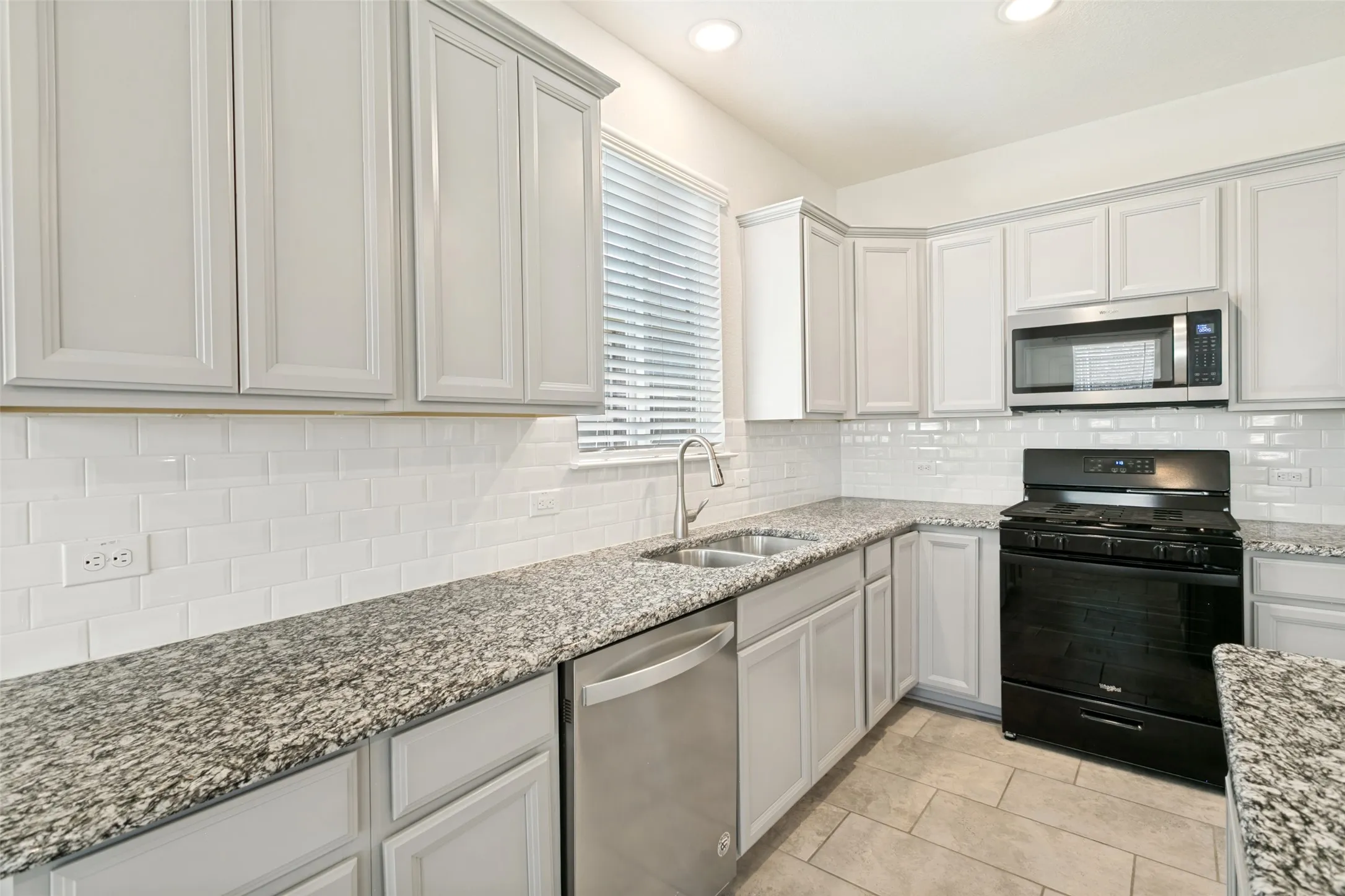 Single Family Residence For Sale in Tarrant County , 5612 Apple Grove Way, Fort Worth, Texas 76123, 3 Bedroom, 2 Bathroom, 2 Garage spaces, 1,681 Sqft, built in 2021, mls#21378103, Real Estate Agent in Fort Worth, Homes For Sale in Tarrant county, Homes For Sale in Fort Worth, Realtor in Fort Worth Texas, Real Estate Brokerage Independent Realty Texas, Luminita Cordes Realtor