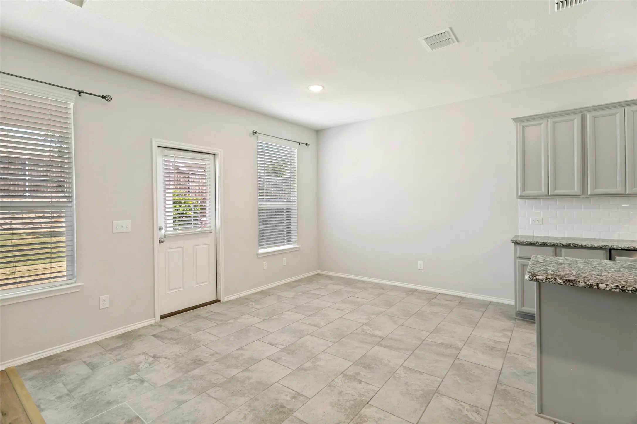 Single Family Residence For Sale in Tarrant County , 5612 Apple Grove Way, Fort Worth, Texas 76123, 3 Bedroom, 2 Bathroom, 2 Garage spaces, 1,681 Sqft, built in 2021, mls#21378103, Real Estate Agent in Fort Worth, Homes For Sale in Tarrant county, Homes For Sale in Fort Worth, Realtor in Fort Worth Texas, Real Estate Brokerage Independent Realty Texas, Luminita Cordes Realtor