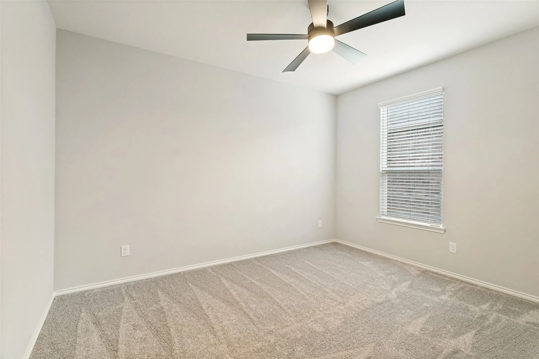 Single Family Residence For Sale in Tarrant County , 5612 Apple Grove Way, Fort Worth, Texas 76123, 3 Bedroom, 2 Bathroom, 2 Garage spaces, 1,681 Sqft, built in 2021, mls#21378103, Real Estate Agent in Fort Worth, Homes For Sale in Tarrant county, Homes For Sale in Fort Worth, Realtor in Fort Worth Texas, Real Estate Brokerage Independent Realty Texas, Luminita Cordes Realtor