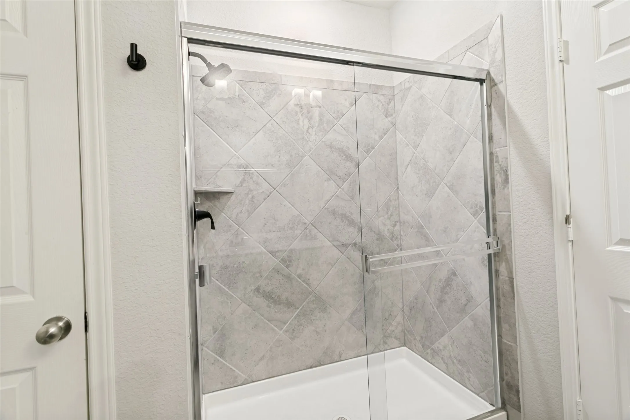 Single Family Residence For Sale in Tarrant County , 5612 Apple Grove Way, Fort Worth, Texas 76123, 3 Bedroom, 2 Bathroom, 2 Garage spaces, 1,681 Sqft, built in 2021, mls#21378103, Real Estate Agent in Fort Worth, Homes For Sale in Tarrant county, Homes For Sale in Fort Worth, Realtor in Fort Worth Texas, Real Estate Brokerage Independent Realty Texas, Luminita Cordes Realtor