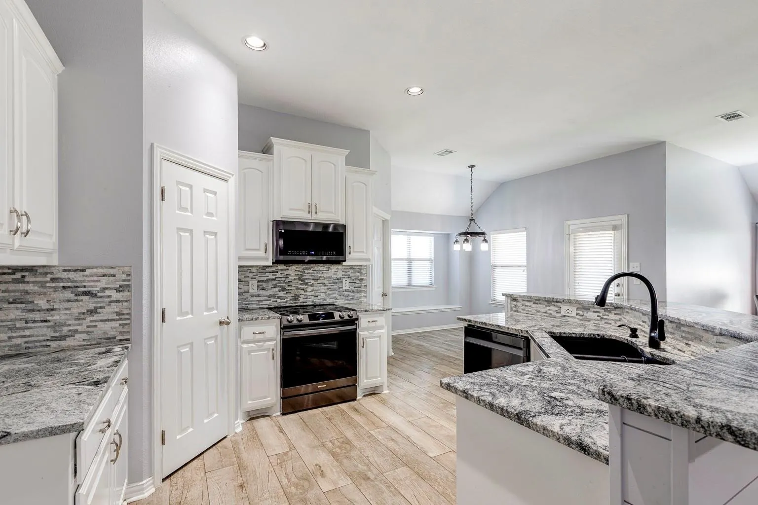 Single Family Residence For Sale in Kaufman County , 107 Harvest Way, Crandall, Texas 75114, 4 Bedroom, 2 Bathroom, 2 Garage spaces, 2,022 Sqft, built in 2010, mls#21378136, Real Estate Agent in Crandall, Homes For Sale in Kaufman county, Homes For Sale in Crandall, Realtor in Crandall Texas, Real Estate Brokerage Independent Realty Texas, Luminita Cordes Realtor