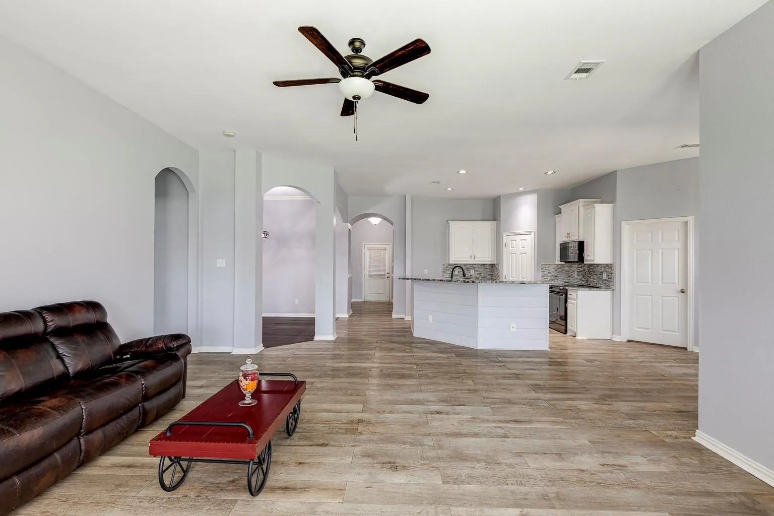 Single Family Residence For Sale in Kaufman County , 107 Harvest Way, Crandall, Texas 75114, 4 Bedroom, 2 Bathroom, 2 Garage spaces, 2,022 Sqft, built in 2010, mls#21378136, Real Estate Agent in Crandall, Homes For Sale in Kaufman county, Homes For Sale in Crandall, Realtor in Crandall Texas, Real Estate Brokerage Independent Realty Texas, Luminita Cordes Realtor