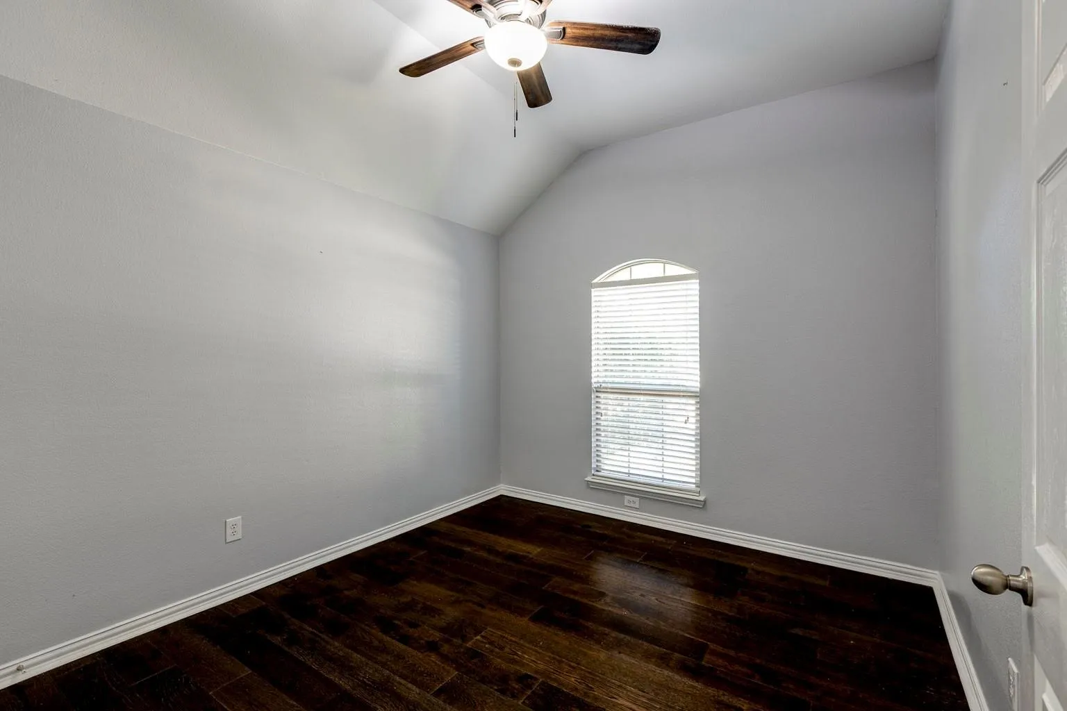Single Family Residence For Sale in Kaufman County , 107 Harvest Way, Crandall, Texas 75114, 4 Bedroom, 2 Bathroom, 2 Garage spaces, 2,022 Sqft, built in 2010, mls#21378136, Real Estate Agent in Crandall, Homes For Sale in Kaufman county, Homes For Sale in Crandall, Realtor in Crandall Texas, Real Estate Brokerage Independent Realty Texas, Luminita Cordes Realtor