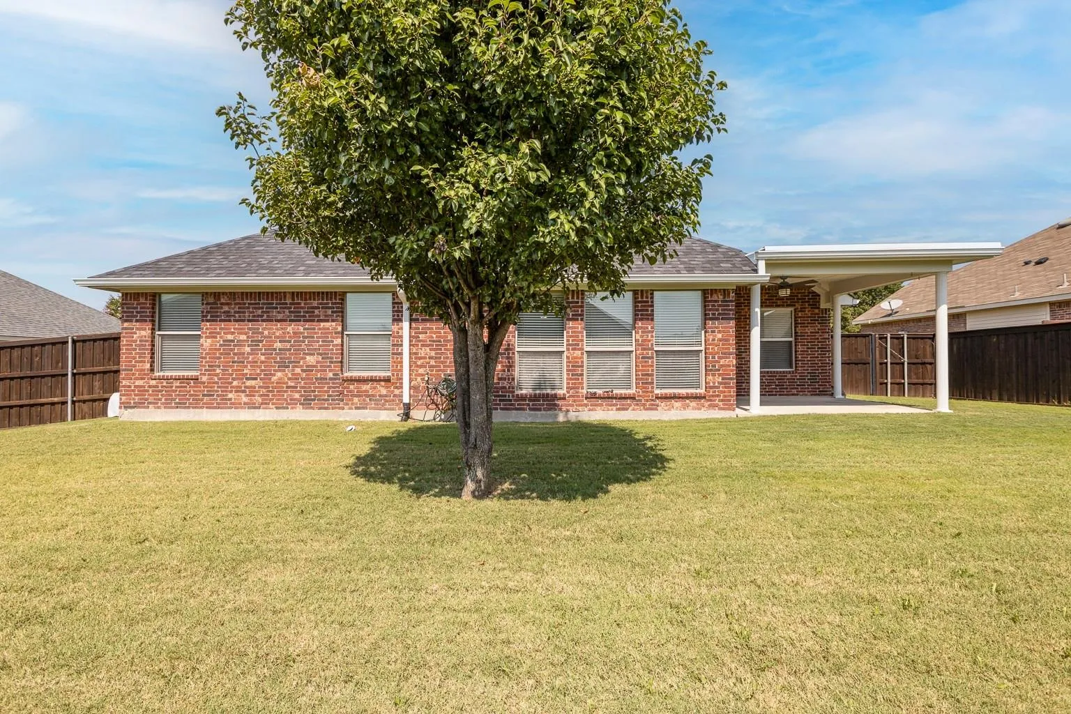 Single Family Residence For Sale in Kaufman County , 107 Harvest Way, Crandall, Texas 75114, 4 Bedroom, 2 Bathroom, 2 Garage spaces, 2,022 Sqft, built in 2010, mls#21378136, Real Estate Agent in Crandall, Homes For Sale in Kaufman county, Homes For Sale in Crandall, Realtor in Crandall Texas, Real Estate Brokerage Independent Realty Texas, Luminita Cordes Realtor