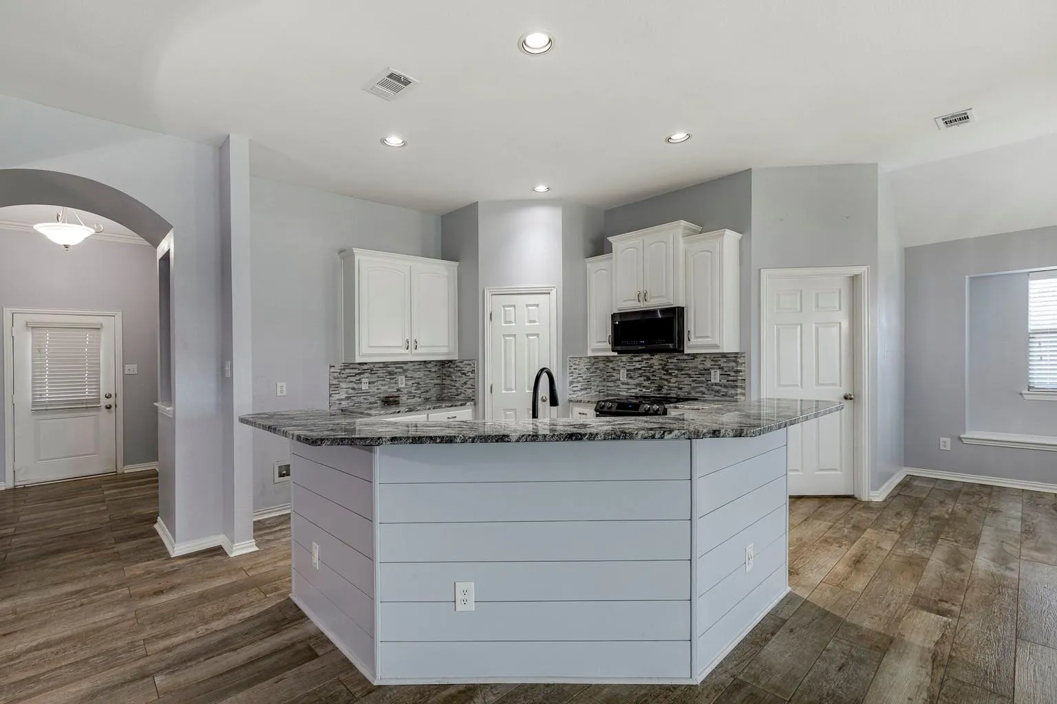 Single Family Residence For Sale in Kaufman County , 107 Harvest Way, Crandall, Texas 75114, 4 Bedroom, 2 Bathroom, 2 Garage spaces, 2,022 Sqft, built in 2010, mls#21378136, Real Estate Agent in Crandall, Homes For Sale in Kaufman county, Homes For Sale in Crandall, Realtor in Crandall Texas, Real Estate Brokerage Independent Realty Texas, Luminita Cordes Realtor