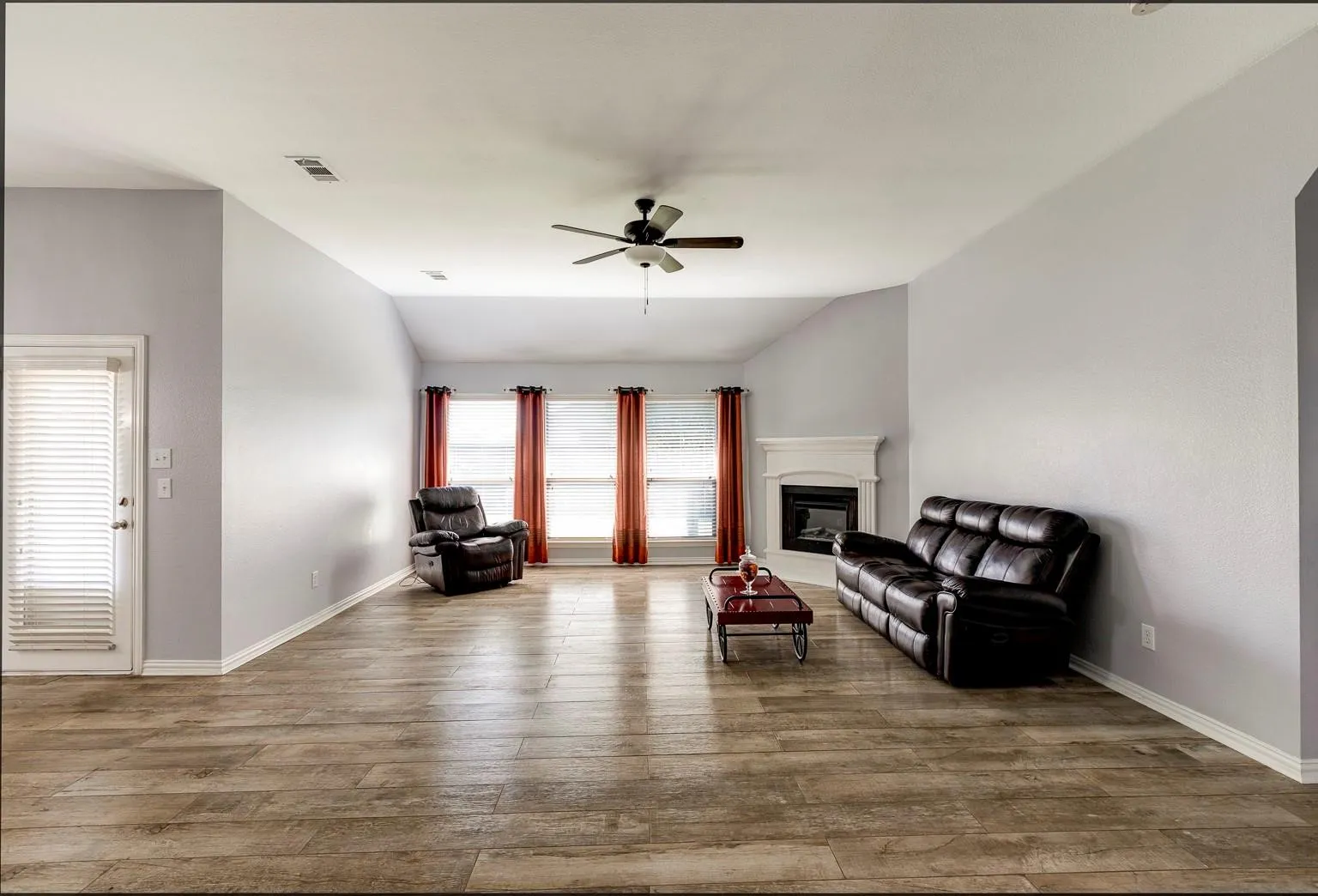 Single Family Residence For Sale in Kaufman County , 107 Harvest Way, Crandall, Texas 75114, 4 Bedroom, 2 Bathroom, 2 Garage spaces, 2,022 Sqft, built in 2010, mls#21378136, Real Estate Agent in Crandall, Homes For Sale in Kaufman county, Homes For Sale in Crandall, Realtor in Crandall Texas, Real Estate Brokerage Independent Realty Texas, Luminita Cordes Realtor