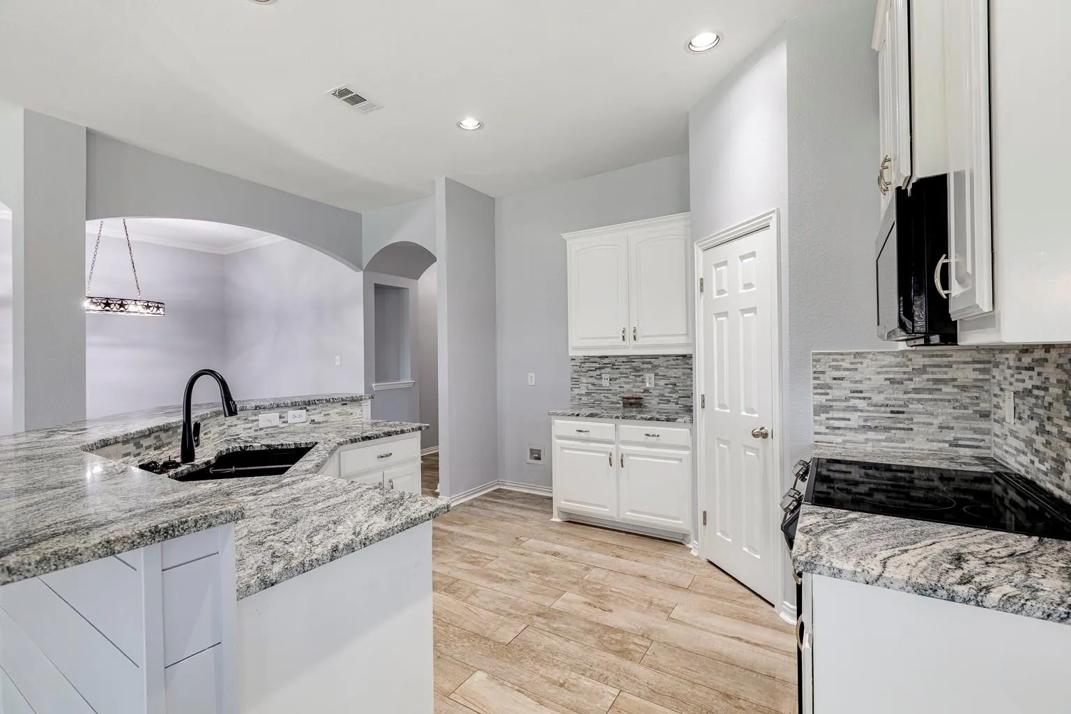 Single Family Residence For Sale in Kaufman County , 107 Harvest Way, Crandall, Texas 75114, 4 Bedroom, 2 Bathroom, 2 Garage spaces, 2,022 Sqft, built in 2010, mls#21378136, Real Estate Agent in Crandall, Homes For Sale in Kaufman county, Homes For Sale in Crandall, Realtor in Crandall Texas, Real Estate Brokerage Independent Realty Texas, Luminita Cordes Realtor