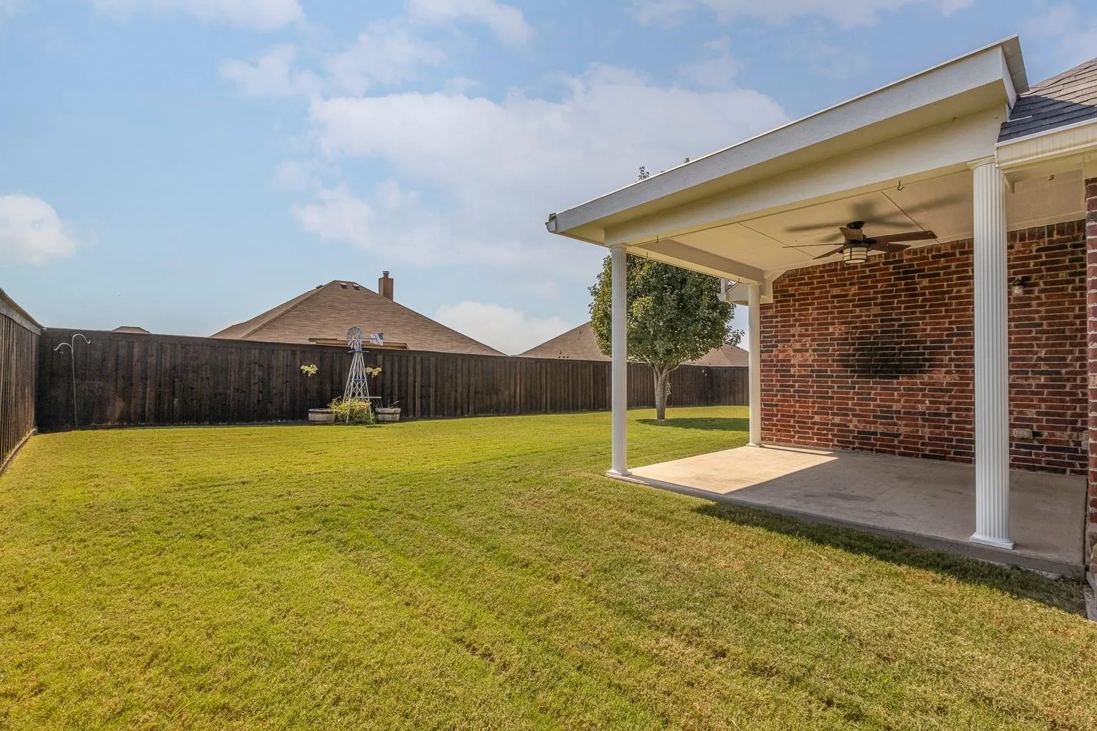 Single Family Residence For Sale in Kaufman County , 107 Harvest Way, Crandall, Texas 75114, 4 Bedroom, 2 Bathroom, 2 Garage spaces, 2,022 Sqft, built in 2010, mls#21378136, Real Estate Agent in Crandall, Homes For Sale in Kaufman county, Homes For Sale in Crandall, Realtor in Crandall Texas, Real Estate Brokerage Independent Realty Texas, Luminita Cordes Realtor