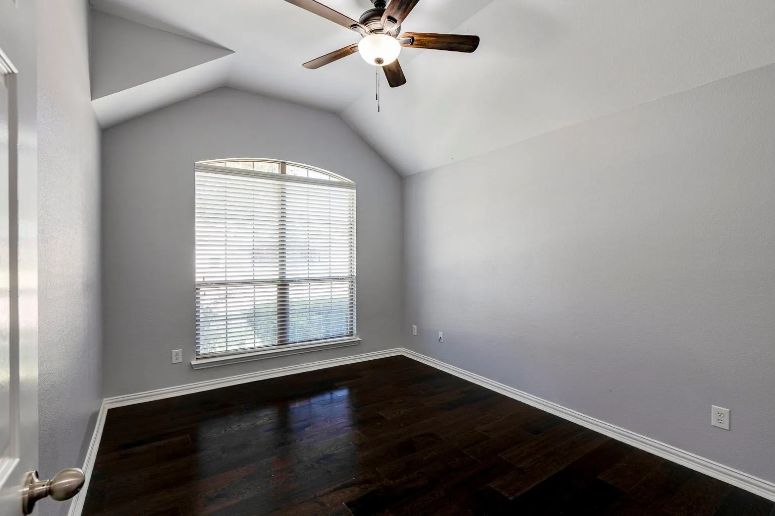 Single Family Residence For Sale in Kaufman County , 107 Harvest Way, Crandall, Texas 75114, 4 Bedroom, 2 Bathroom, 2 Garage spaces, 2,022 Sqft, built in 2010, mls#21378136, Real Estate Agent in Crandall, Homes For Sale in Kaufman county, Homes For Sale in Crandall, Realtor in Crandall Texas, Real Estate Brokerage Independent Realty Texas, Luminita Cordes Realtor