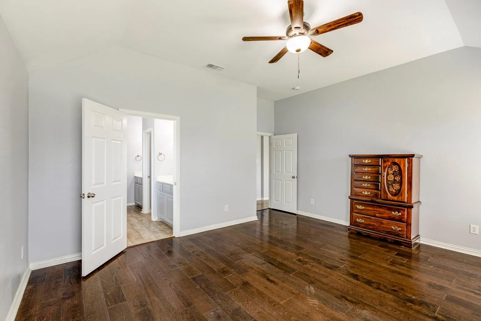 Single Family Residence For Sale in Kaufman County , 107 Harvest Way, Crandall, Texas 75114, 4 Bedroom, 2 Bathroom, 2 Garage spaces, 2,022 Sqft, built in 2010, mls#21378136, Real Estate Agent in Crandall, Homes For Sale in Kaufman county, Homes For Sale in Crandall, Realtor in Crandall Texas, Real Estate Brokerage Independent Realty Texas, Luminita Cordes Realtor