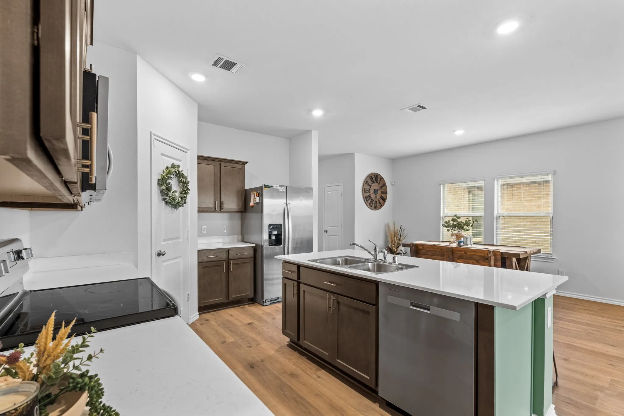 Single Family Residence For Sale in Collin County , 919 Sunrise Lane, Royse City, Texas 75189, 5 Bedroom, 3 Bathroom, 2 Garage spaces, 2,548 Sqft, built in 2023, mls#21378138, Real Estate Agent in Royse City, Homes For Sale in Collin county, Homes For Sale in Royse City, Realtor in Royse City Texas, Real Estate Brokerage Independent Realty Texas, Luminita Cordes Realtor