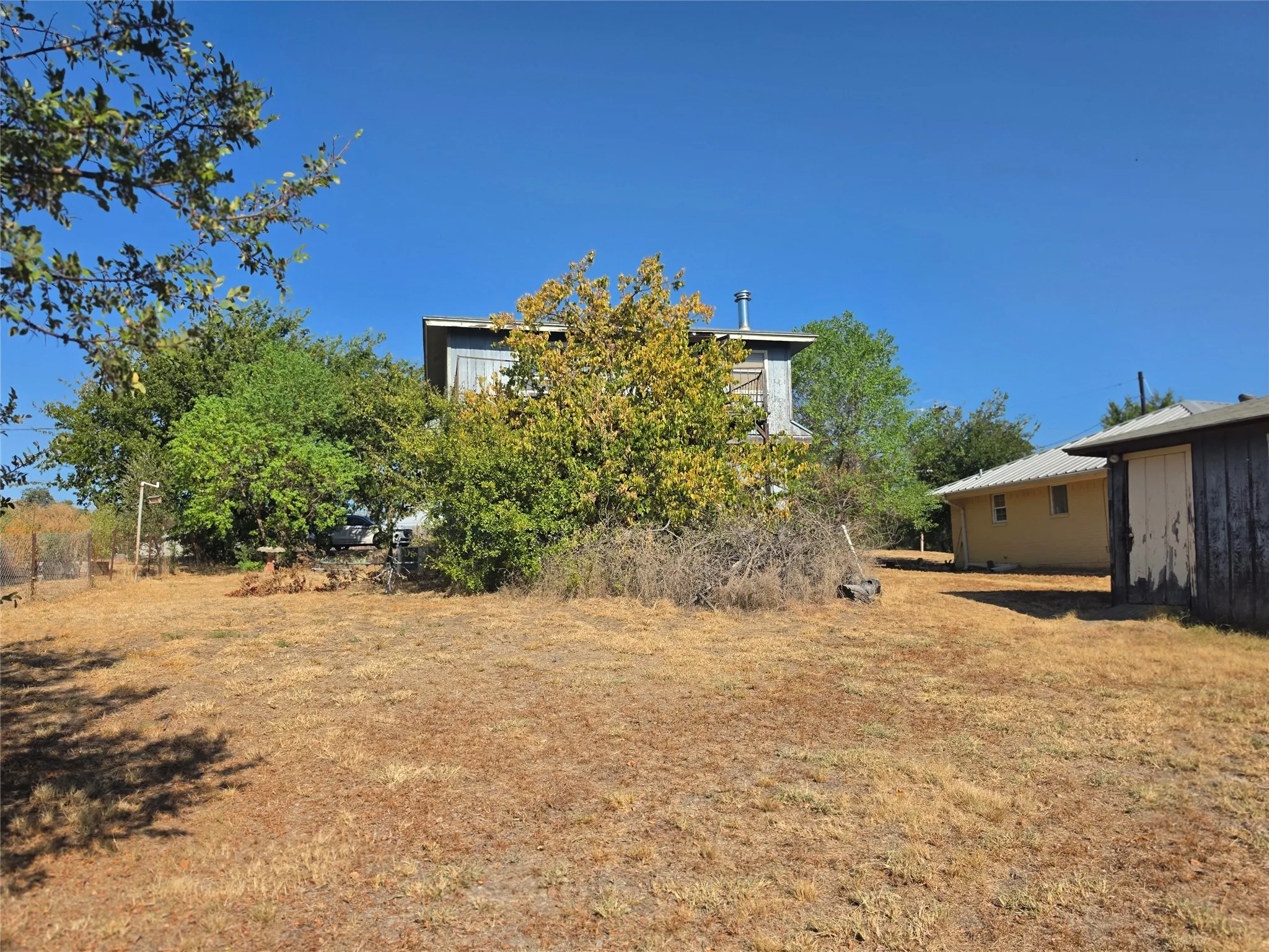 Single Family Residence For Sale in Hood County , 613 Apollo Court, Granbury, Texas 76049, 2 Bedroom, 2 Bathroom, Garage spaces, 1,250 Sqft, built in 1973, mls#21377470, Real Estate Agent in Granbury, Homes For Sale in Hood county, Homes For Sale in Granbury, Realtor in Granbury Texas, Real Estate Brokerage Independent Realty Texas, Luminita Cordes Realtor