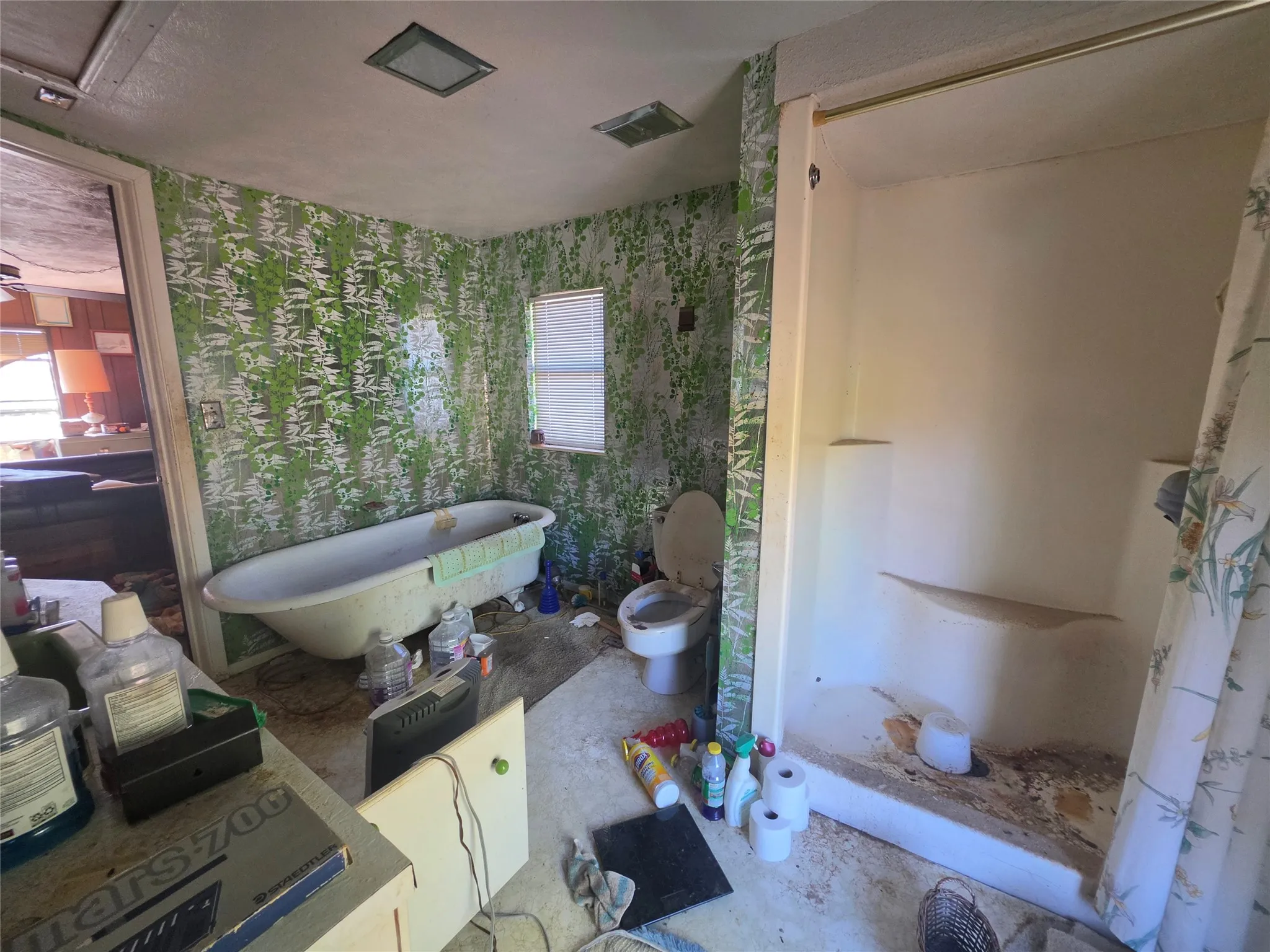 Single Family Residence For Sale in Hood County , 613 Apollo Court, Granbury, Texas 76049, 2 Bedroom, 2 Bathroom, Garage spaces, 1,250 Sqft, built in 1973, mls#21377470, Real Estate Agent in Granbury, Homes For Sale in Hood county, Homes For Sale in Granbury, Realtor in Granbury Texas, Real Estate Brokerage Independent Realty Texas, Luminita Cordes Realtor