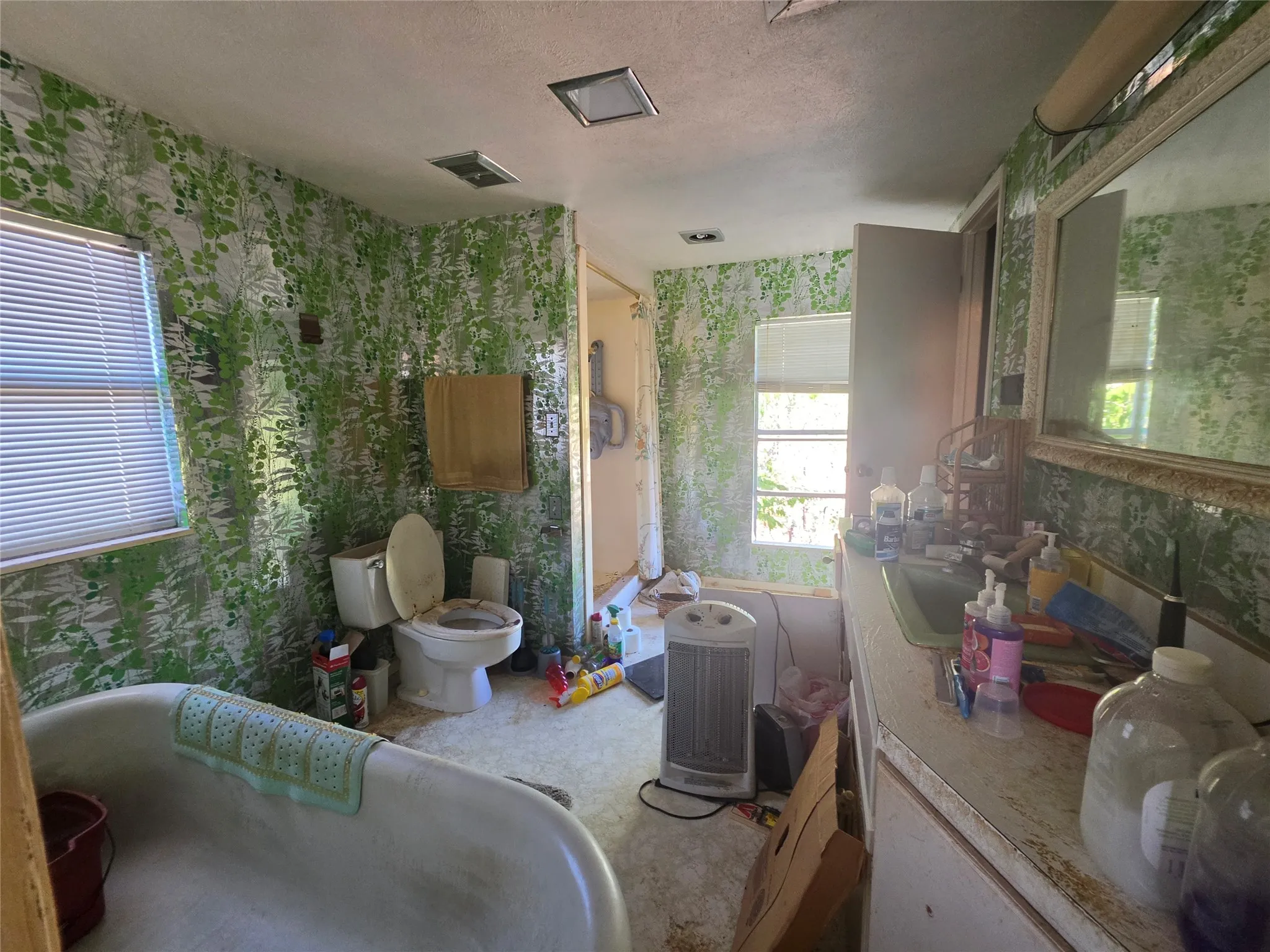 Single Family Residence For Sale in Hood County , 613 Apollo Court, Granbury, Texas 76049, 2 Bedroom, 2 Bathroom, Garage spaces, 1,250 Sqft, built in 1973, mls#21377470, Real Estate Agent in Granbury, Homes For Sale in Hood county, Homes For Sale in Granbury, Realtor in Granbury Texas, Real Estate Brokerage Independent Realty Texas, Luminita Cordes Realtor