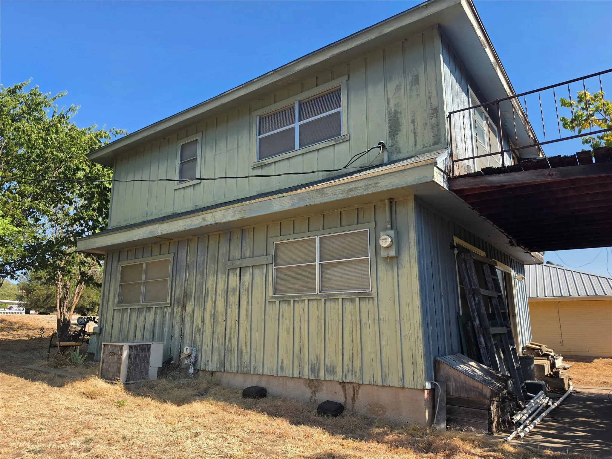 Single Family Residence For Sale in Hood County , 613 Apollo Court, Granbury, Texas 76049, 2 Bedroom, 2 Bathroom, Garage spaces, 1,250 Sqft, built in 1973, mls#21377470, Real Estate Agent in Granbury, Homes For Sale in Hood county, Homes For Sale in Granbury, Realtor in Granbury Texas, Real Estate Brokerage Independent Realty Texas, Luminita Cordes Realtor