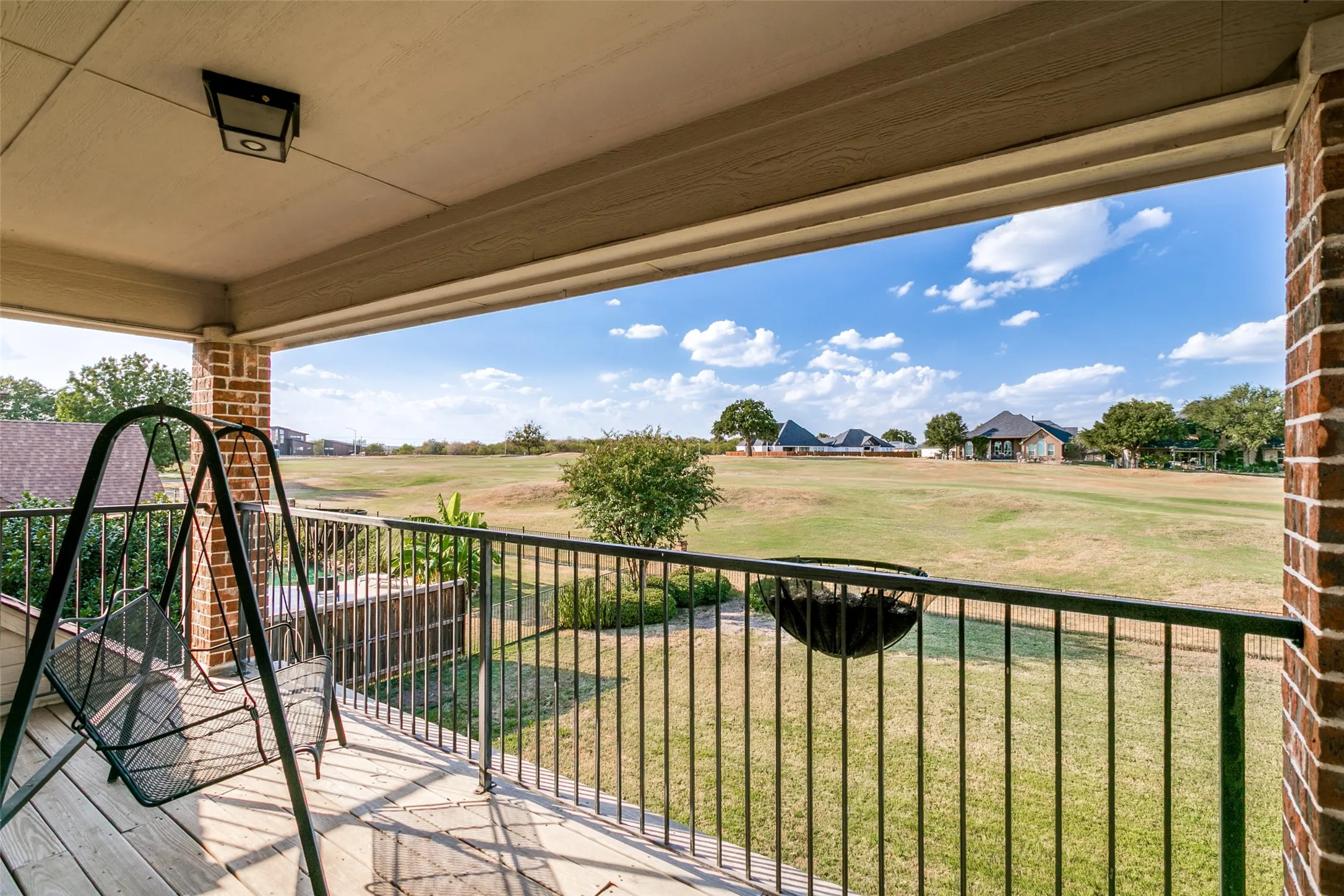 Single Family Residence For Sale in Tarrant County , 865 Thomas Crossing Drive, Fort Worth, Texas 76028, 4 Bedroom, 3 Bathroom, 3 Garage spaces, 3,371 Sqft, built in 1999, mls#21376531, Real Estate Agent in Fort Worth, Homes For Sale in Tarrant county, Homes For Sale in Fort Worth, Realtor in Fort Worth Texas, Real Estate Brokerage Independent Realty Texas, Luminita Cordes Realtor