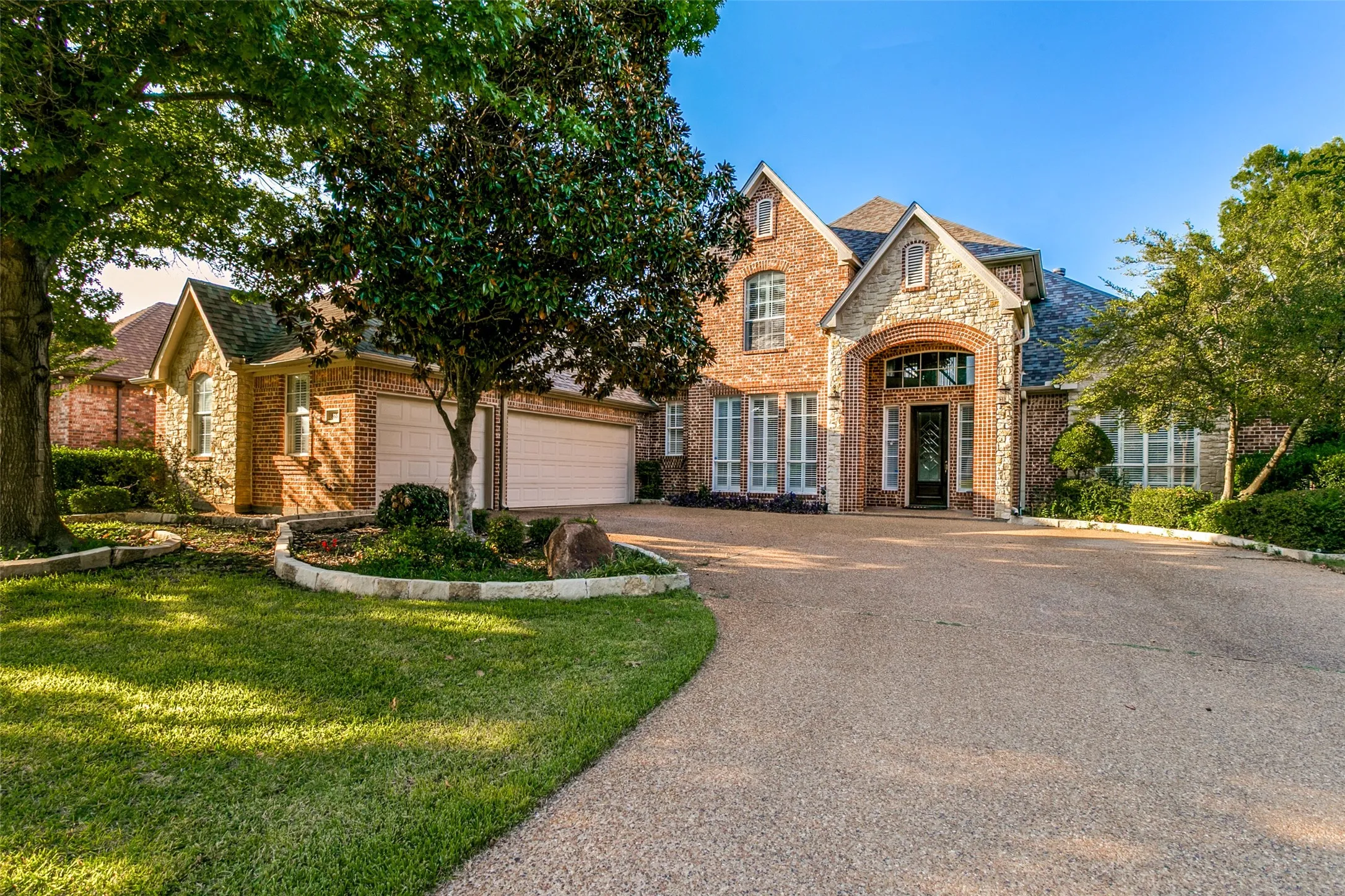 Single Family Residence For Sale in Tarrant County , 865 Thomas Crossing Drive, Fort Worth, Texas 76028, 4 Bedroom, 3 Bathroom, 3 Garage spaces, 3,371 Sqft, built in 1999, mls#21376531, Real Estate Agent in Fort Worth, Homes For Sale in Tarrant county, Homes For Sale in Fort Worth, Realtor in Fort Worth Texas, Real Estate Brokerage Independent Realty Texas, Luminita Cordes Realtor