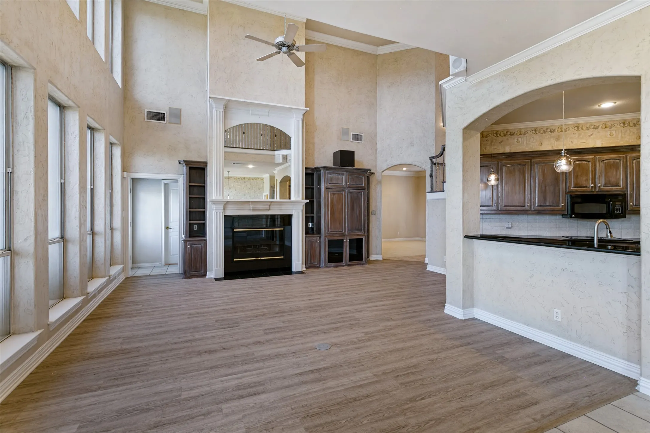 Single Family Residence For Sale in Tarrant County , 865 Thomas Crossing Drive, Fort Worth, Texas 76028, 4 Bedroom, 3 Bathroom, 3 Garage spaces, 3,371 Sqft, built in 1999, mls#21376531, Real Estate Agent in Fort Worth, Homes For Sale in Tarrant county, Homes For Sale in Fort Worth, Realtor in Fort Worth Texas, Real Estate Brokerage Independent Realty Texas, Luminita Cordes Realtor