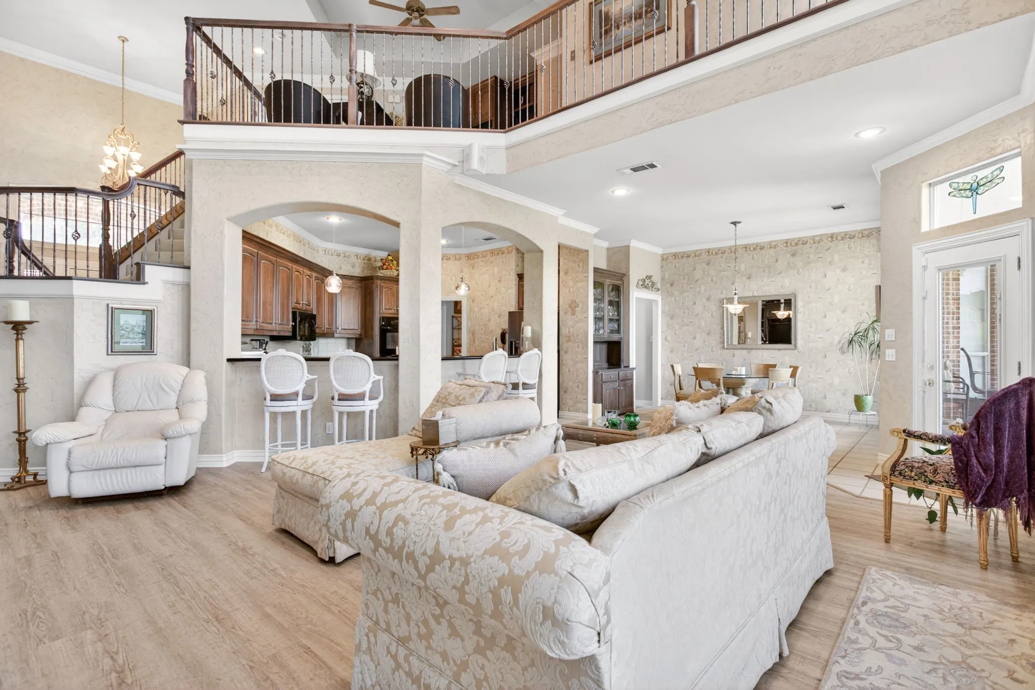 Single Family Residence For Sale in Tarrant County , 865 Thomas Crossing Drive, Fort Worth, Texas 76028, 4 Bedroom, 3 Bathroom, 3 Garage spaces, 3,371 Sqft, built in 1999, mls#21376531, Real Estate Agent in Fort Worth, Homes For Sale in Tarrant county, Homes For Sale in Fort Worth, Realtor in Fort Worth Texas, Real Estate Brokerage Independent Realty Texas, Luminita Cordes Realtor