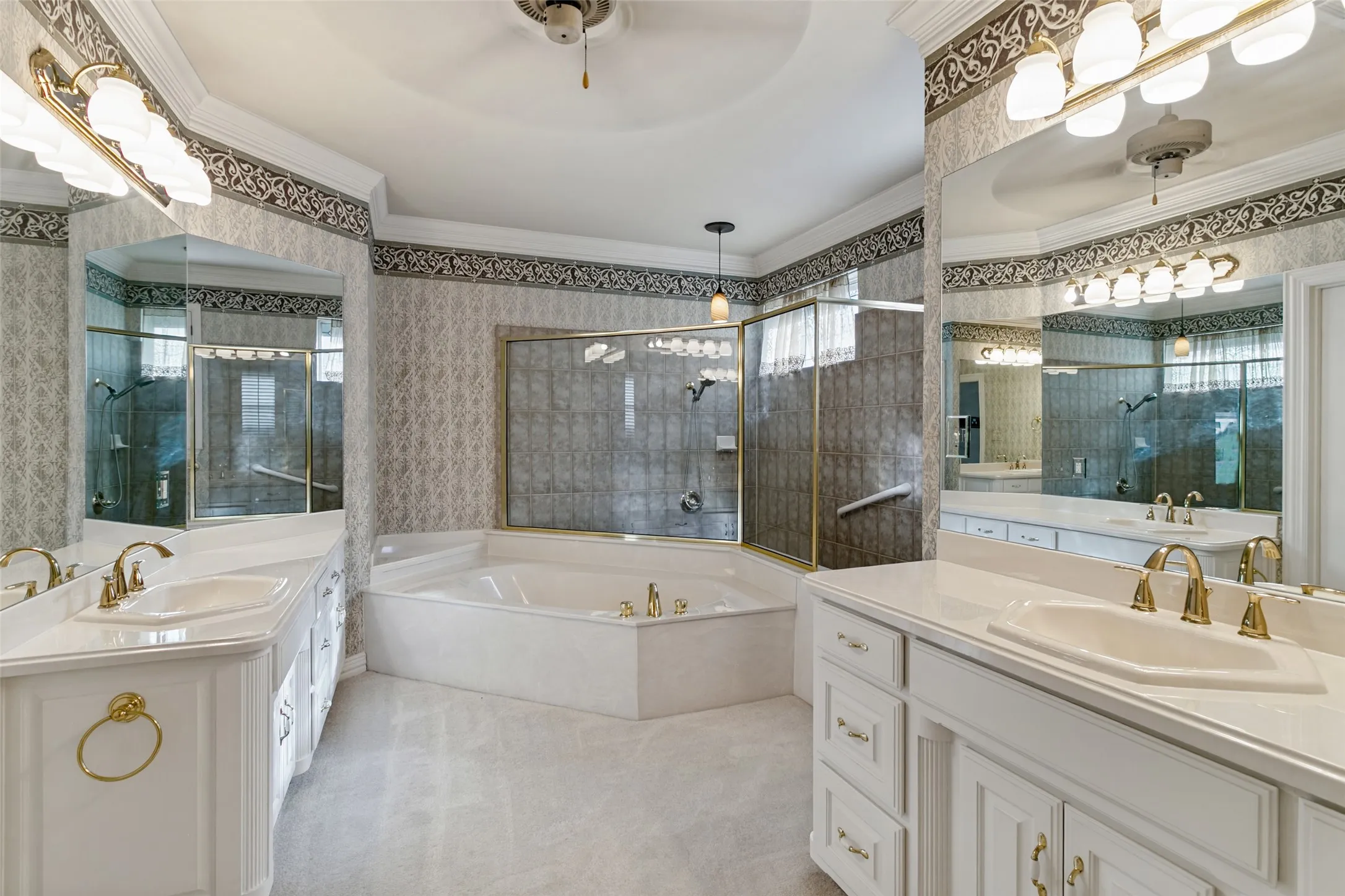 Single Family Residence For Sale in Tarrant County , 865 Thomas Crossing Drive, Fort Worth, Texas 76028, 4 Bedroom, 3 Bathroom, 3 Garage spaces, 3,371 Sqft, built in 1999, mls#21376531, Real Estate Agent in Fort Worth, Homes For Sale in Tarrant county, Homes For Sale in Fort Worth, Realtor in Fort Worth Texas, Real Estate Brokerage Independent Realty Texas, Luminita Cordes Realtor