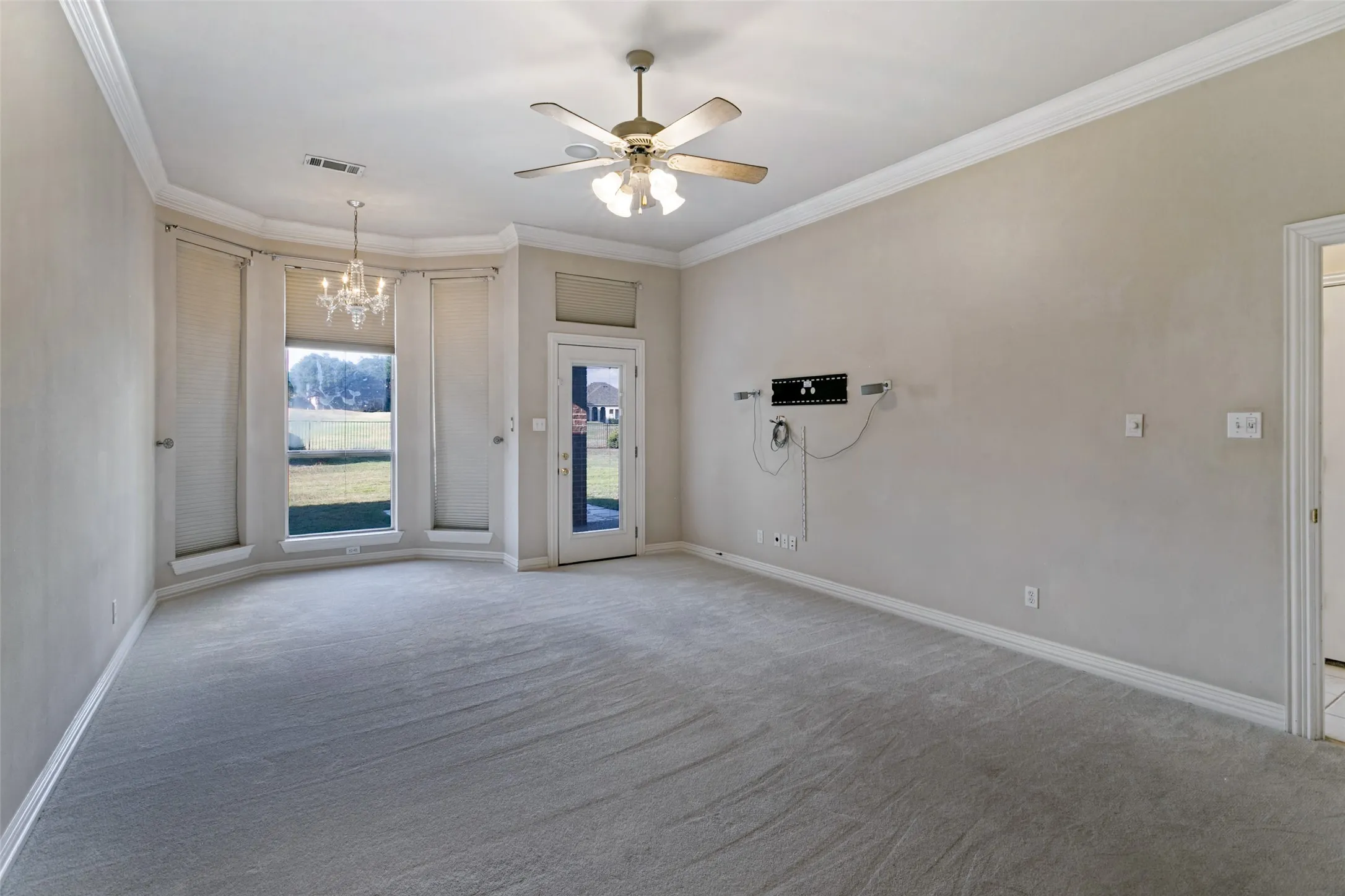 Single Family Residence For Sale in Tarrant County , 865 Thomas Crossing Drive, Fort Worth, Texas 76028, 4 Bedroom, 3 Bathroom, 3 Garage spaces, 3,371 Sqft, built in 1999, mls#21376531, Real Estate Agent in Fort Worth, Homes For Sale in Tarrant county, Homes For Sale in Fort Worth, Realtor in Fort Worth Texas, Real Estate Brokerage Independent Realty Texas, Luminita Cordes Realtor