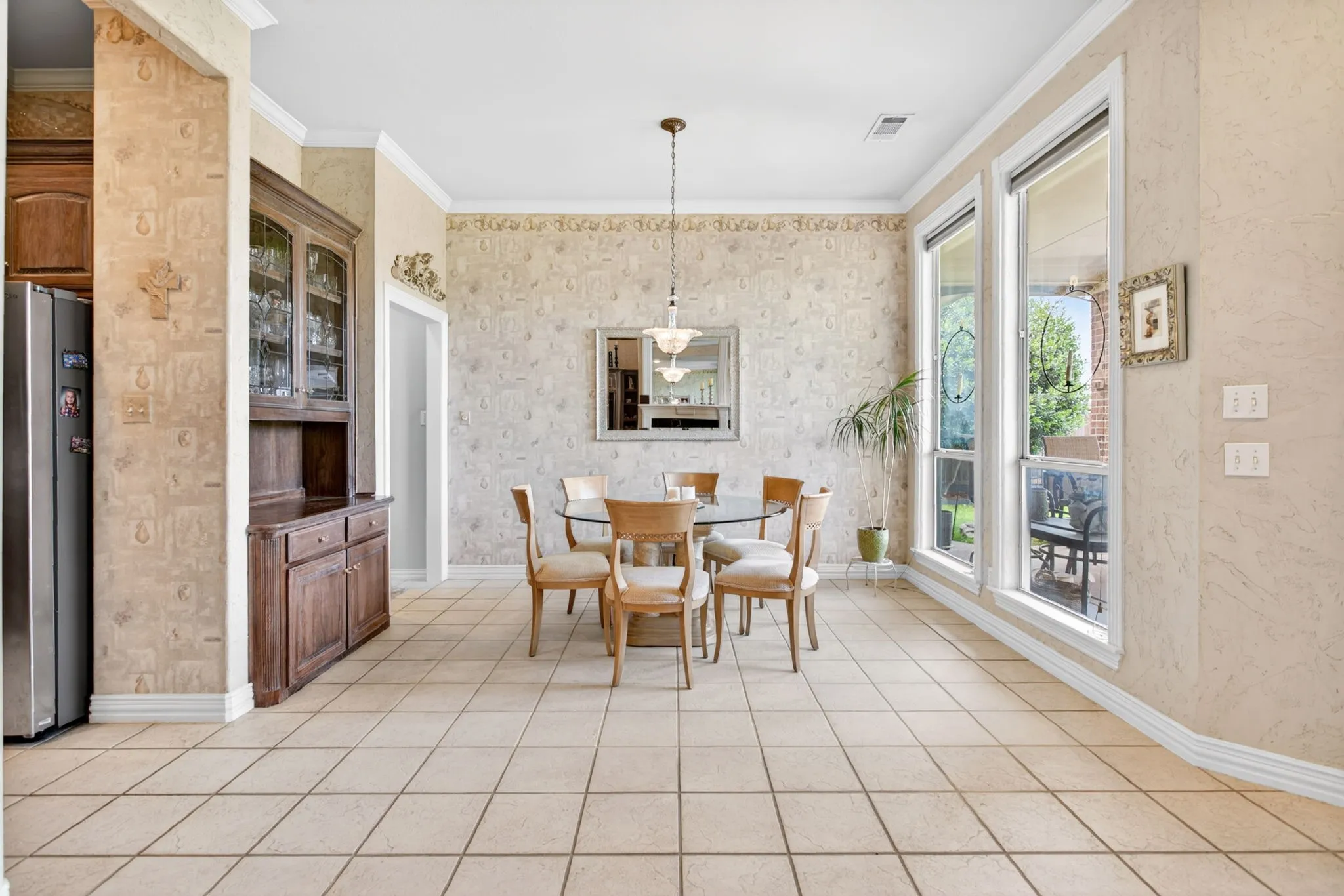 Single Family Residence For Sale in Tarrant County , 865 Thomas Crossing Drive, Fort Worth, Texas 76028, 4 Bedroom, 3 Bathroom, 3 Garage spaces, 3,371 Sqft, built in 1999, mls#21376531, Real Estate Agent in Fort Worth, Homes For Sale in Tarrant county, Homes For Sale in Fort Worth, Realtor in Fort Worth Texas, Real Estate Brokerage Independent Realty Texas, Luminita Cordes Realtor