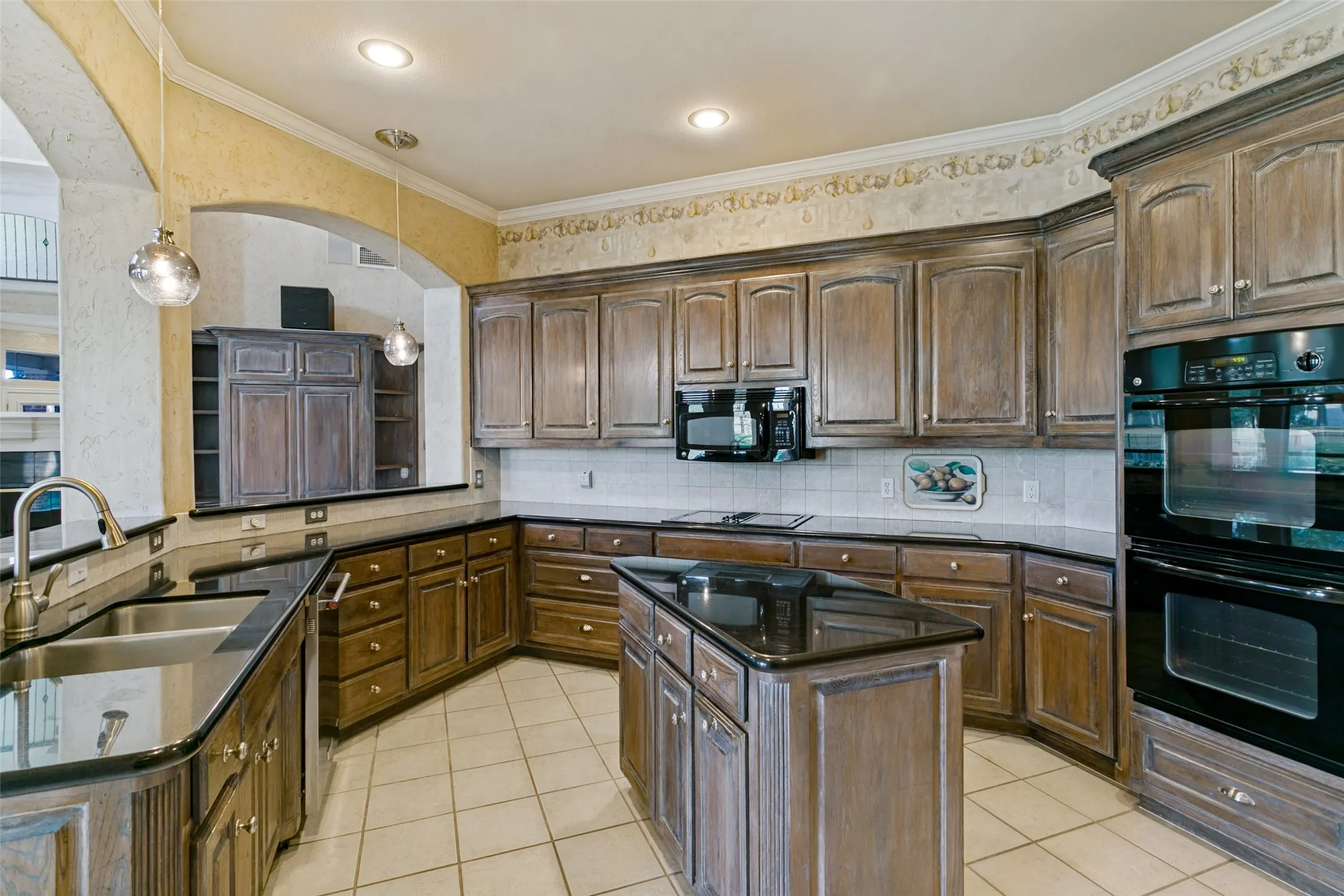 Single Family Residence For Sale in Tarrant County , 865 Thomas Crossing Drive, Fort Worth, Texas 76028, 4 Bedroom, 3 Bathroom, 3 Garage spaces, 3,371 Sqft, built in 1999, mls#21376531, Real Estate Agent in Fort Worth, Homes For Sale in Tarrant county, Homes For Sale in Fort Worth, Realtor in Fort Worth Texas, Real Estate Brokerage Independent Realty Texas, Luminita Cordes Realtor