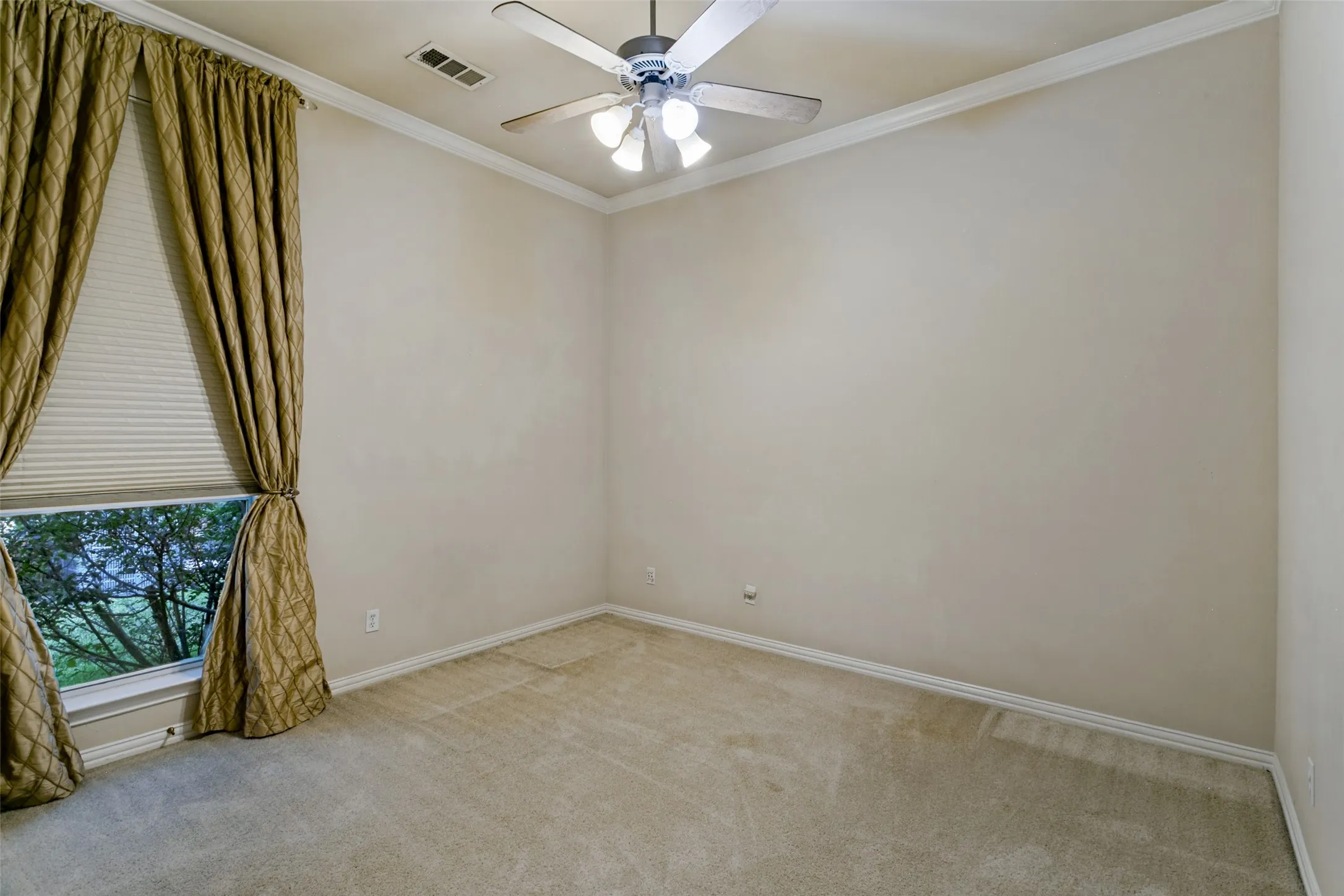 Single Family Residence For Sale in Tarrant County , 865 Thomas Crossing Drive, Fort Worth, Texas 76028, 4 Bedroom, 3 Bathroom, 3 Garage spaces, 3,371 Sqft, built in 1999, mls#21376531, Real Estate Agent in Fort Worth, Homes For Sale in Tarrant county, Homes For Sale in Fort Worth, Realtor in Fort Worth Texas, Real Estate Brokerage Independent Realty Texas, Luminita Cordes Realtor