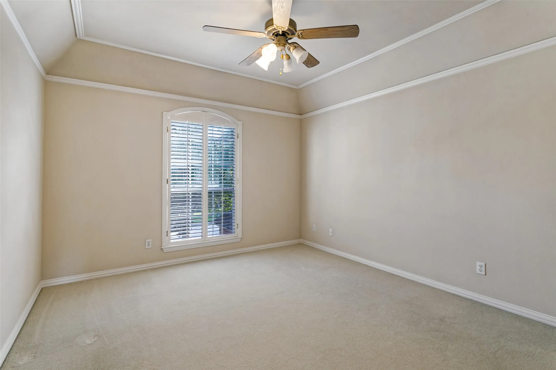Single Family Residence For Sale in Tarrant County , 865 Thomas Crossing Drive, Fort Worth, Texas 76028, 4 Bedroom, 3 Bathroom, 3 Garage spaces, 3,371 Sqft, built in 1999, mls#21376531, Real Estate Agent in Fort Worth, Homes For Sale in Tarrant county, Homes For Sale in Fort Worth, Realtor in Fort Worth Texas, Real Estate Brokerage Independent Realty Texas, Luminita Cordes Realtor