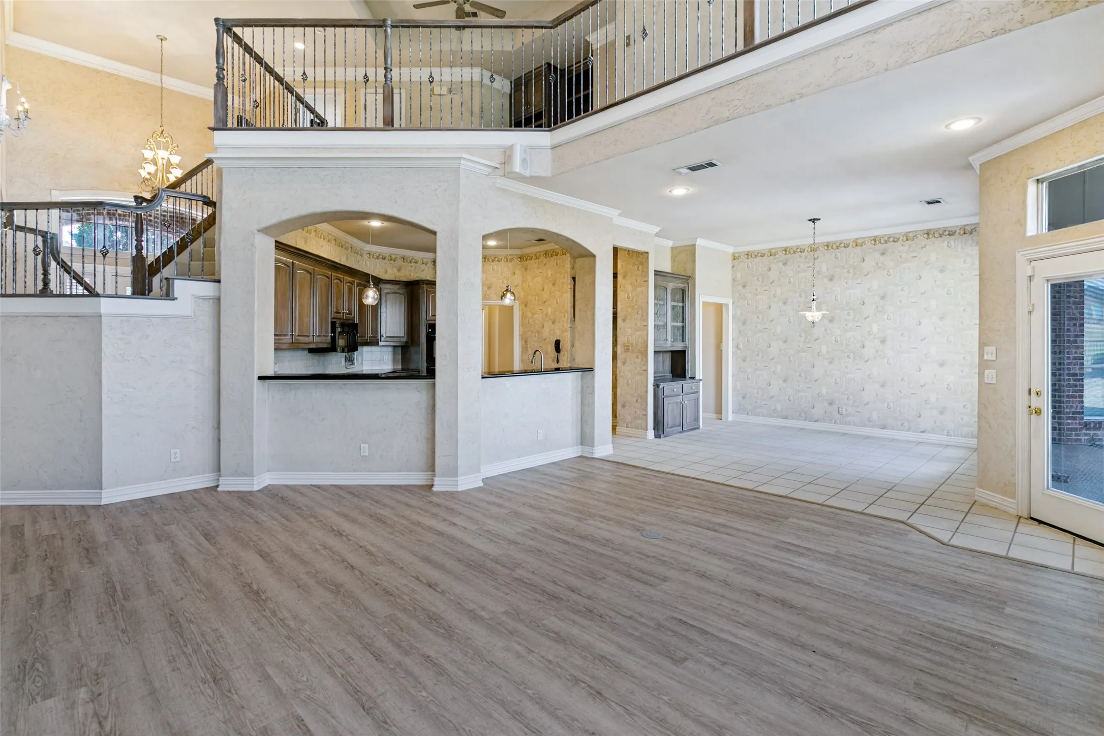 Single Family Residence For Sale in Tarrant County , 865 Thomas Crossing Drive, Fort Worth, Texas 76028, 4 Bedroom, 3 Bathroom, 3 Garage spaces, 3,371 Sqft, built in 1999, mls#21376531, Real Estate Agent in Fort Worth, Homes For Sale in Tarrant county, Homes For Sale in Fort Worth, Realtor in Fort Worth Texas, Real Estate Brokerage Independent Realty Texas, Luminita Cordes Realtor