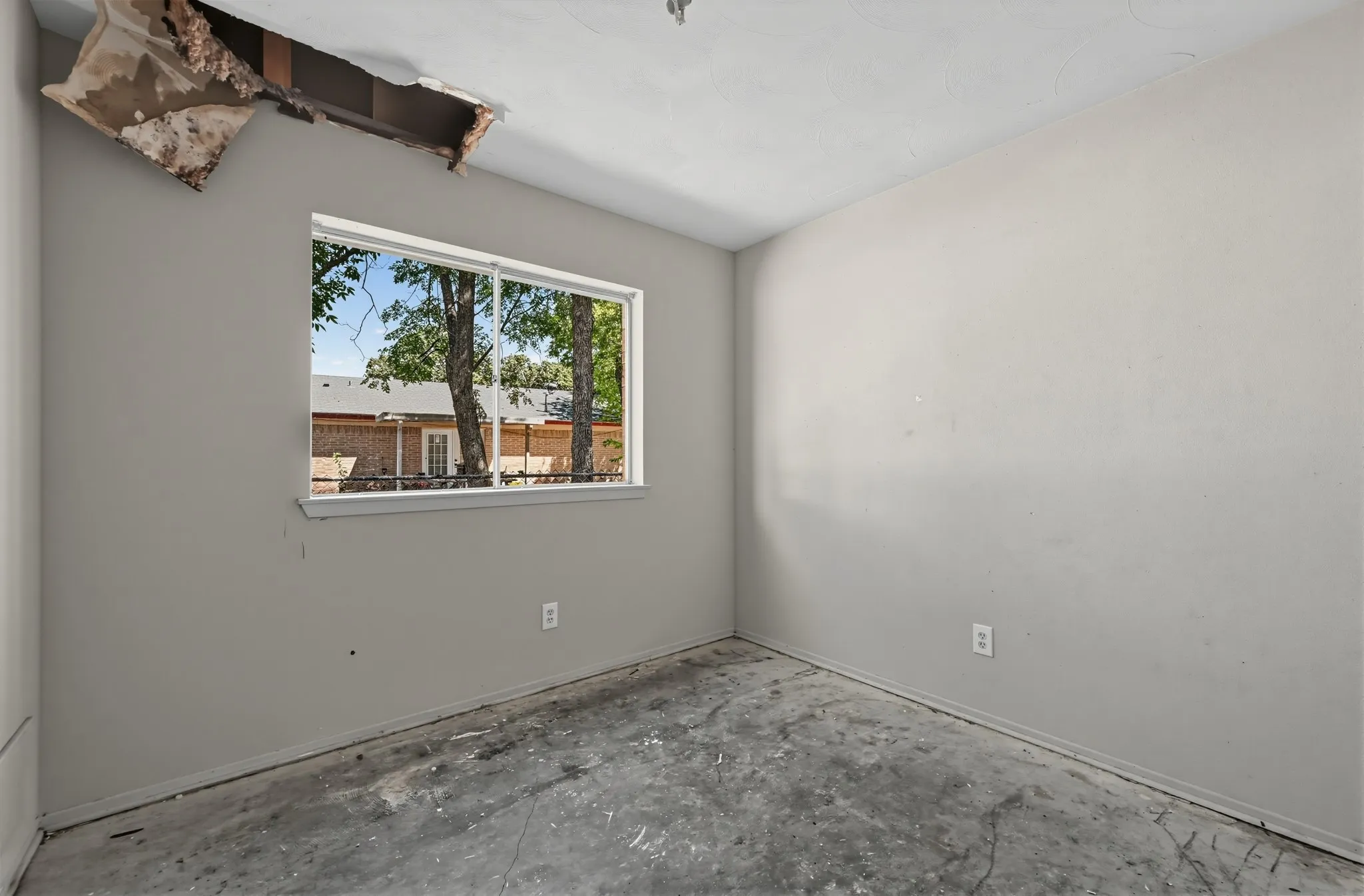Single Family Residence For Sale in Dallas County , 4604 Navajo Trail, Balch Springs, Texas 75180, 3 Bedroom, 2 Bathroom, 2 Garage spaces, 1,102 Sqft, built in 1966, mls#21378100, Real Estate Agent in Balch Springs, Homes For Sale in Dallas county, Homes For Sale in Balch Springs, Realtor in Balch Springs Texas, Real Estate Brokerage Independent Realty Texas, Luminita Cordes Realtor