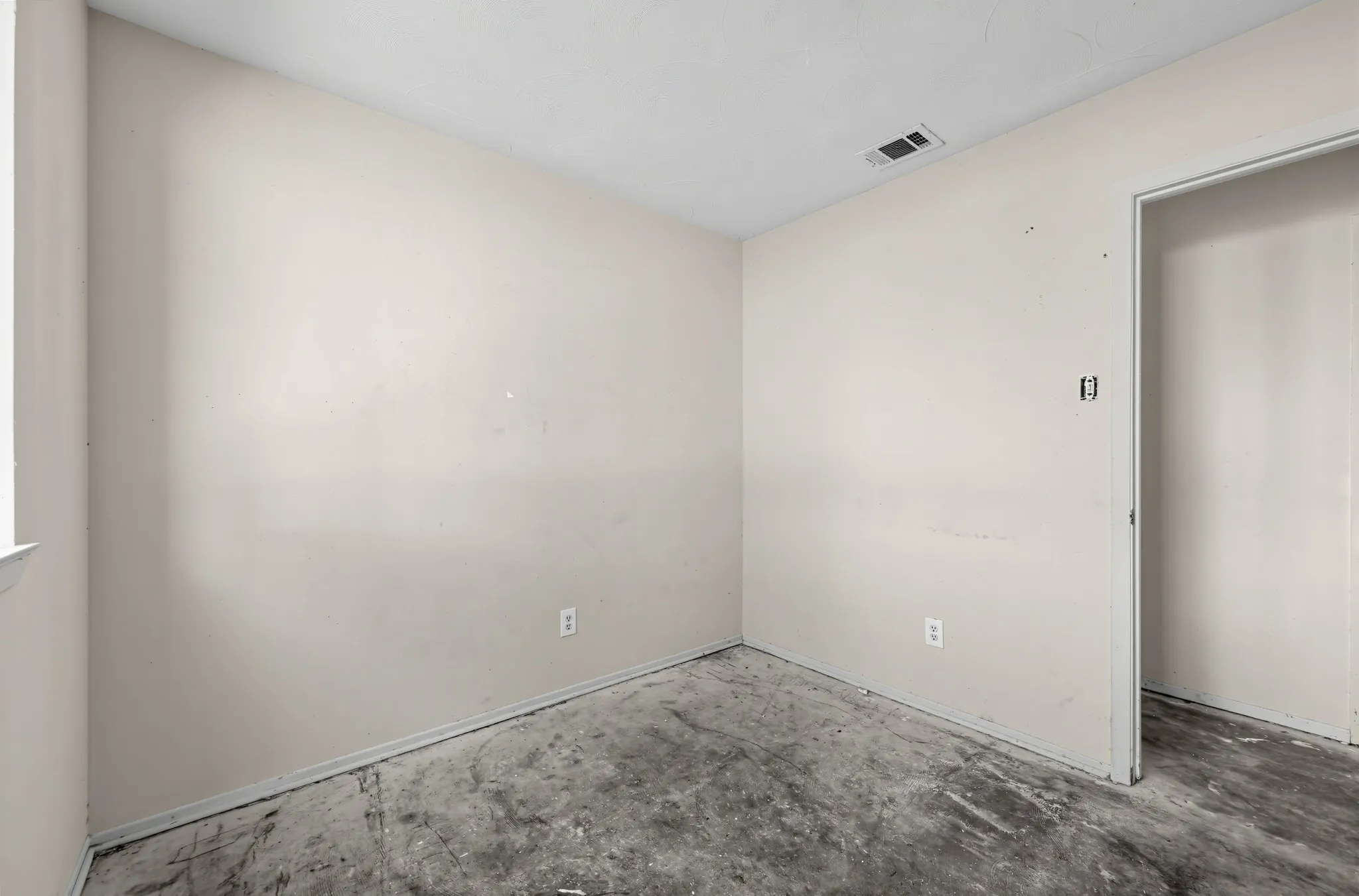 Single Family Residence For Sale in Dallas County , 4604 Navajo Trail, Balch Springs, Texas 75180, 3 Bedroom, 2 Bathroom, 2 Garage spaces, 1,102 Sqft, built in 1966, mls#21378100, Real Estate Agent in Balch Springs, Homes For Sale in Dallas county, Homes For Sale in Balch Springs, Realtor in Balch Springs Texas, Real Estate Brokerage Independent Realty Texas, Luminita Cordes Realtor