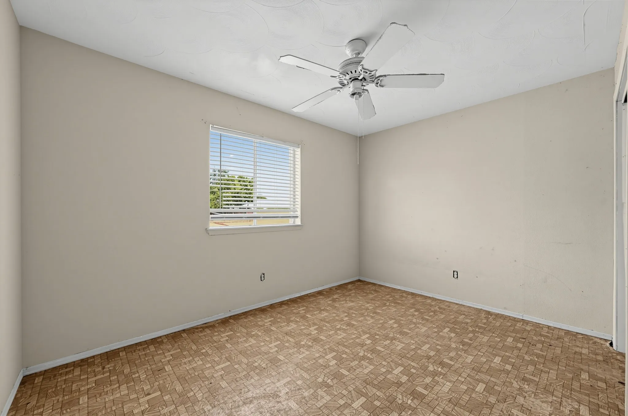Single Family Residence For Sale in Dallas County , 4604 Navajo Trail, Balch Springs, Texas 75180, 3 Bedroom, 2 Bathroom, 2 Garage spaces, 1,102 Sqft, built in 1966, mls#21378100, Real Estate Agent in Balch Springs, Homes For Sale in Dallas county, Homes For Sale in Balch Springs, Realtor in Balch Springs Texas, Real Estate Brokerage Independent Realty Texas, Luminita Cordes Realtor