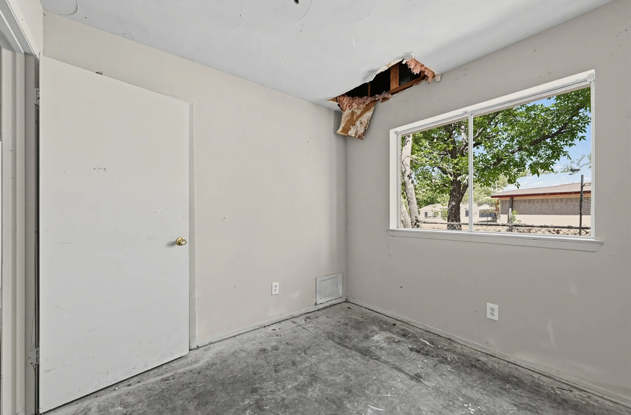 Single Family Residence For Sale in Dallas County , 4604 Navajo Trail, Balch Springs, Texas 75180, 3 Bedroom, 2 Bathroom, 2 Garage spaces, 1,102 Sqft, built in 1966, mls#21378100, Real Estate Agent in Balch Springs, Homes For Sale in Dallas county, Homes For Sale in Balch Springs, Realtor in Balch Springs Texas, Real Estate Brokerage Independent Realty Texas, Luminita Cordes Realtor