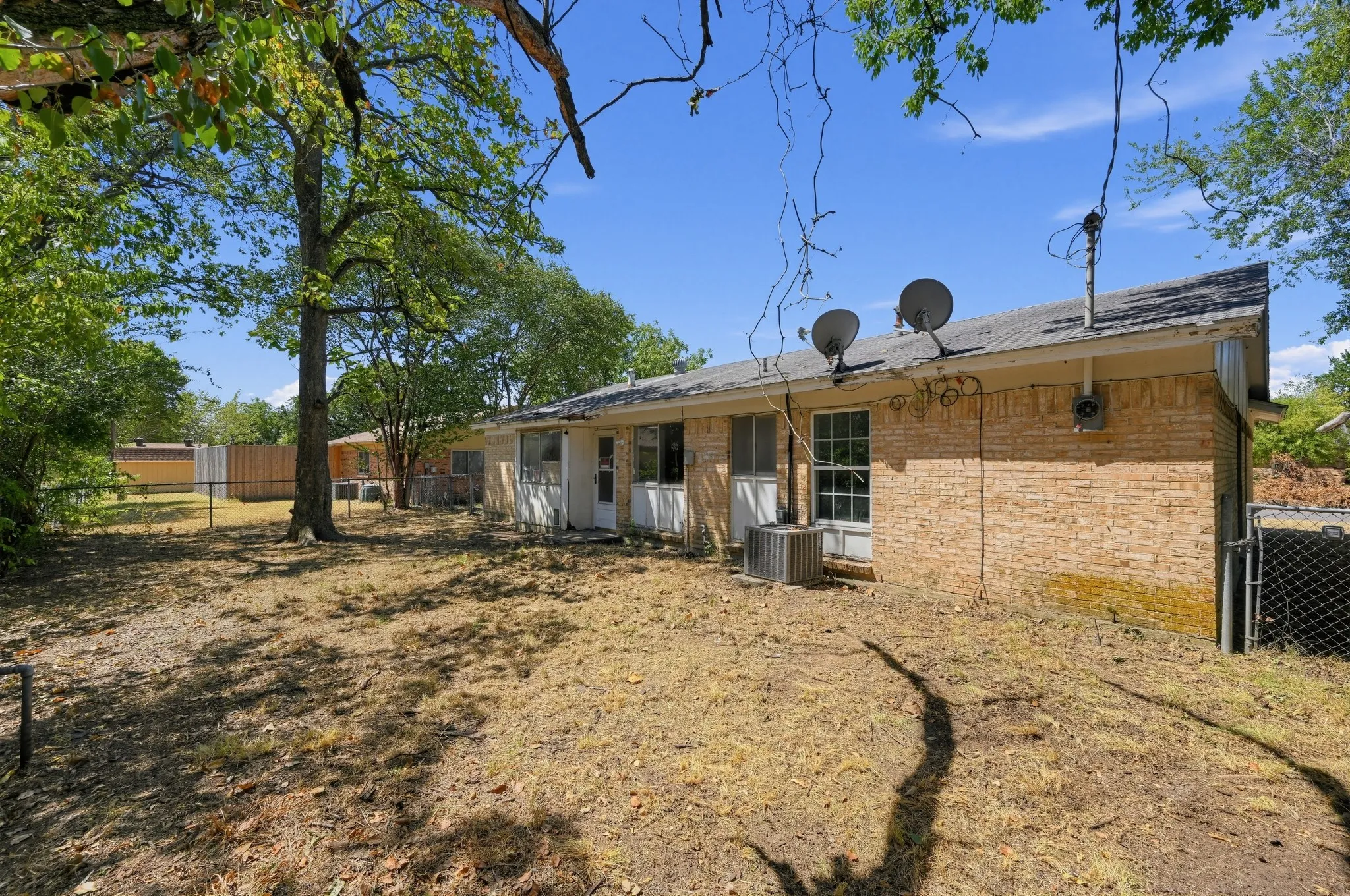 Single Family Residence For Sale in Dallas County , 4604 Navajo Trail, Balch Springs, Texas 75180, 3 Bedroom, 2 Bathroom, 2 Garage spaces, 1,102 Sqft, built in 1966, mls#21378100, Real Estate Agent in Balch Springs, Homes For Sale in Dallas county, Homes For Sale in Balch Springs, Realtor in Balch Springs Texas, Real Estate Brokerage Independent Realty Texas, Luminita Cordes Realtor