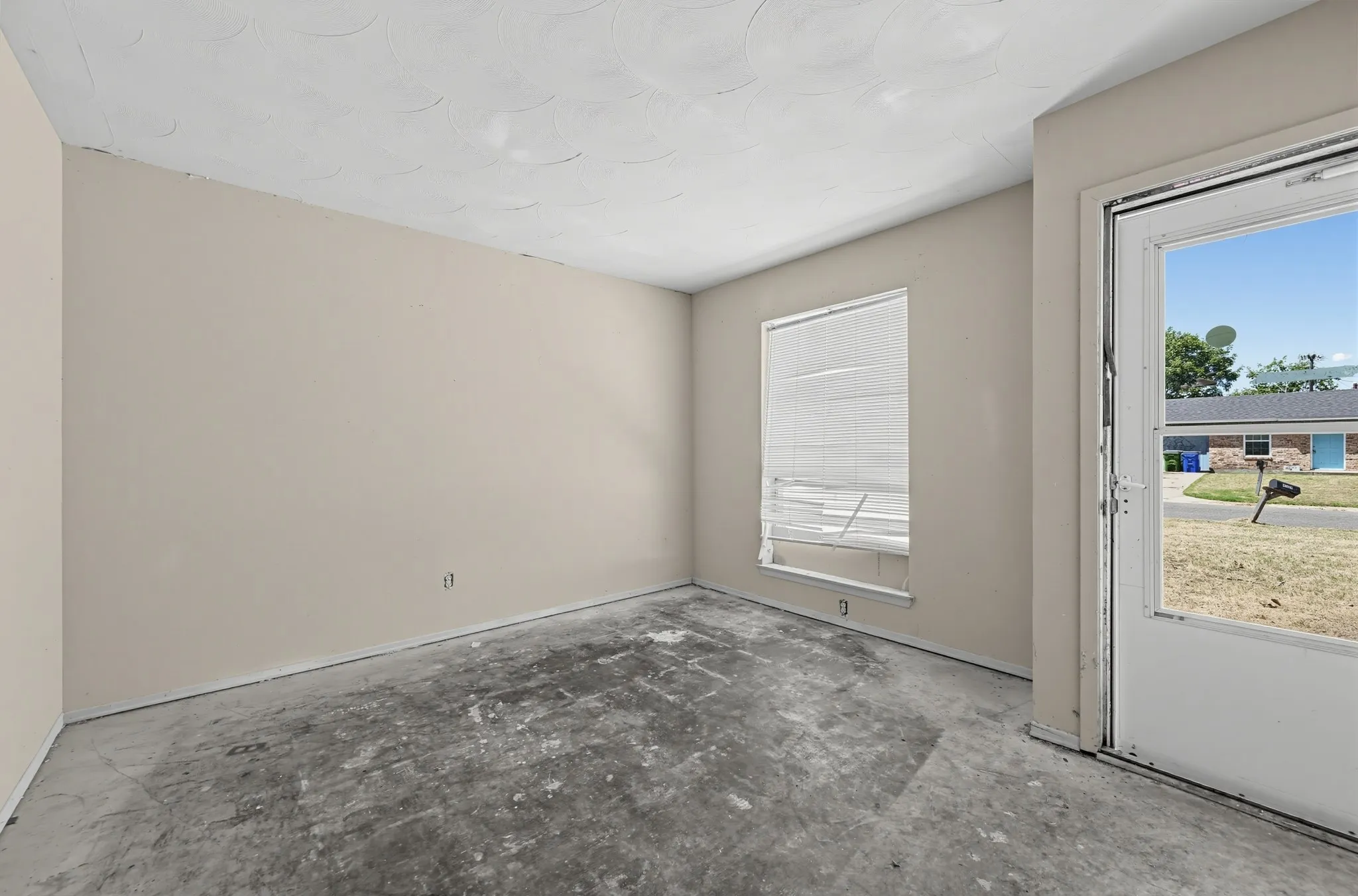 Single Family Residence For Sale in Dallas County , 4604 Navajo Trail, Balch Springs, Texas 75180, 3 Bedroom, 2 Bathroom, 2 Garage spaces, 1,102 Sqft, built in 1966, mls#21378100, Real Estate Agent in Balch Springs, Homes For Sale in Dallas county, Homes For Sale in Balch Springs, Realtor in Balch Springs Texas, Real Estate Brokerage Independent Realty Texas, Luminita Cordes Realtor