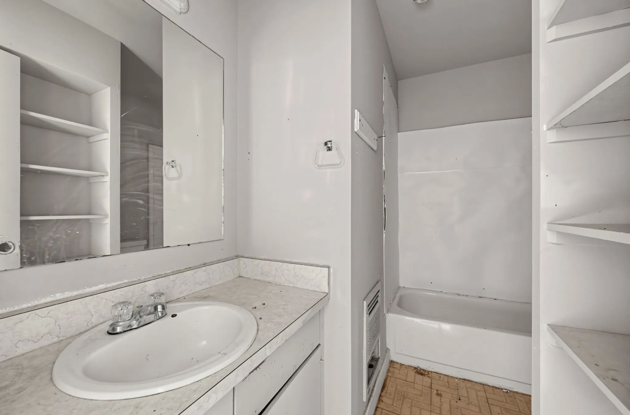Single Family Residence For Sale in Dallas County , 4604 Navajo Trail, Balch Springs, Texas 75180, 3 Bedroom, 2 Bathroom, 2 Garage spaces, 1,102 Sqft, built in 1966, mls#21378100, Real Estate Agent in Balch Springs, Homes For Sale in Dallas county, Homes For Sale in Balch Springs, Realtor in Balch Springs Texas, Real Estate Brokerage Independent Realty Texas, Luminita Cordes Realtor