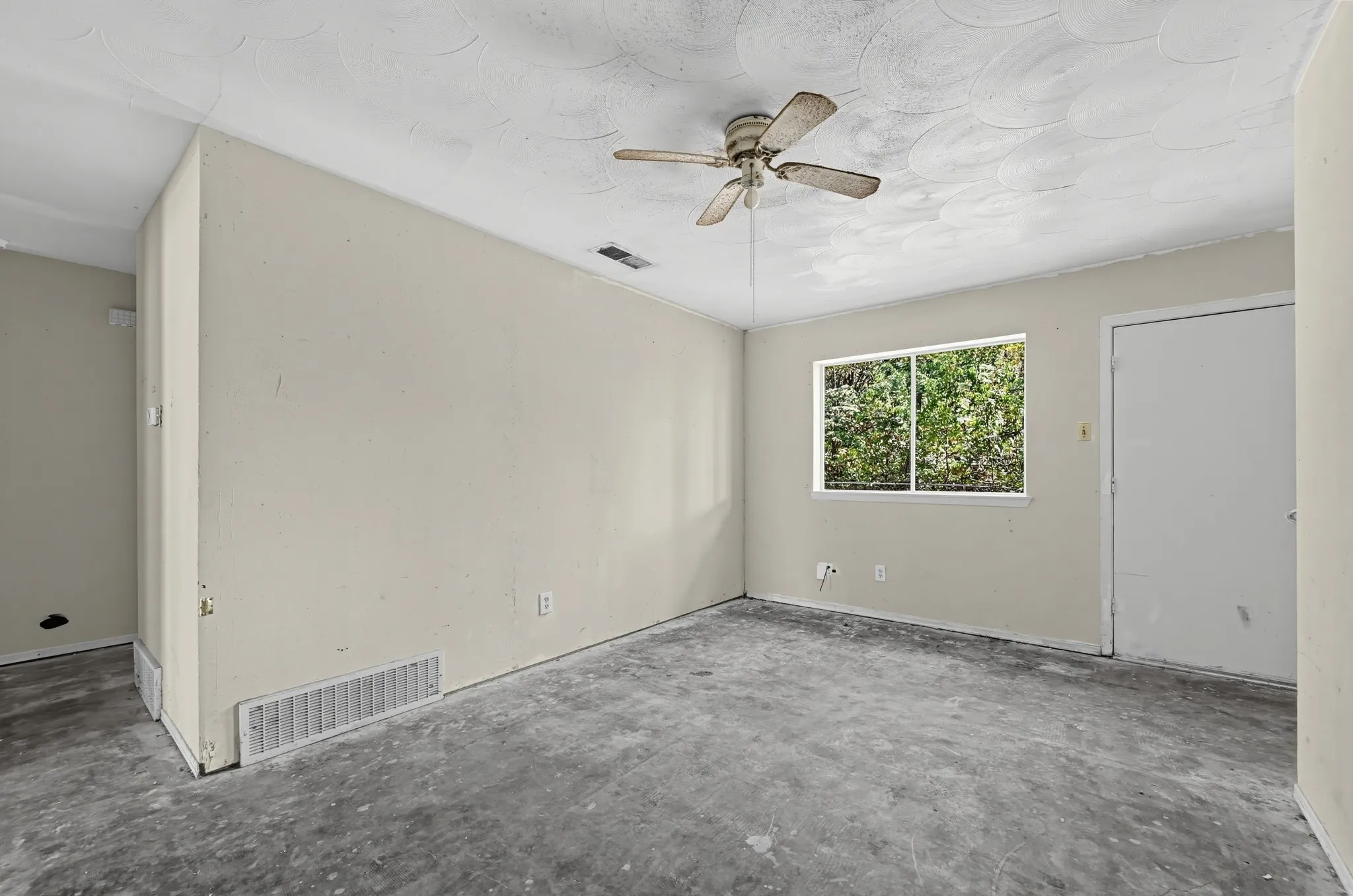 Single Family Residence For Sale in Dallas County , 4604 Navajo Trail, Balch Springs, Texas 75180, 3 Bedroom, 2 Bathroom, 2 Garage spaces, 1,102 Sqft, built in 1966, mls#21378100, Real Estate Agent in Balch Springs, Homes For Sale in Dallas county, Homes For Sale in Balch Springs, Realtor in Balch Springs Texas, Real Estate Brokerage Independent Realty Texas, Luminita Cordes Realtor