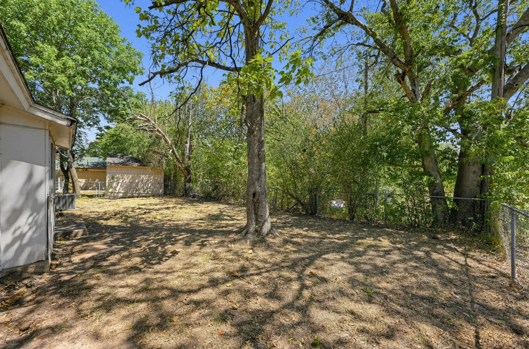 Single Family Residence For Sale in Dallas County , 4604 Navajo Trail, Balch Springs, Texas 75180, 3 Bedroom, 2 Bathroom, 2 Garage spaces, 1,102 Sqft, built in 1966, mls#21378100, Real Estate Agent in Balch Springs, Homes For Sale in Dallas county, Homes For Sale in Balch Springs, Realtor in Balch Springs Texas, Real Estate Brokerage Independent Realty Texas, Luminita Cordes Realtor