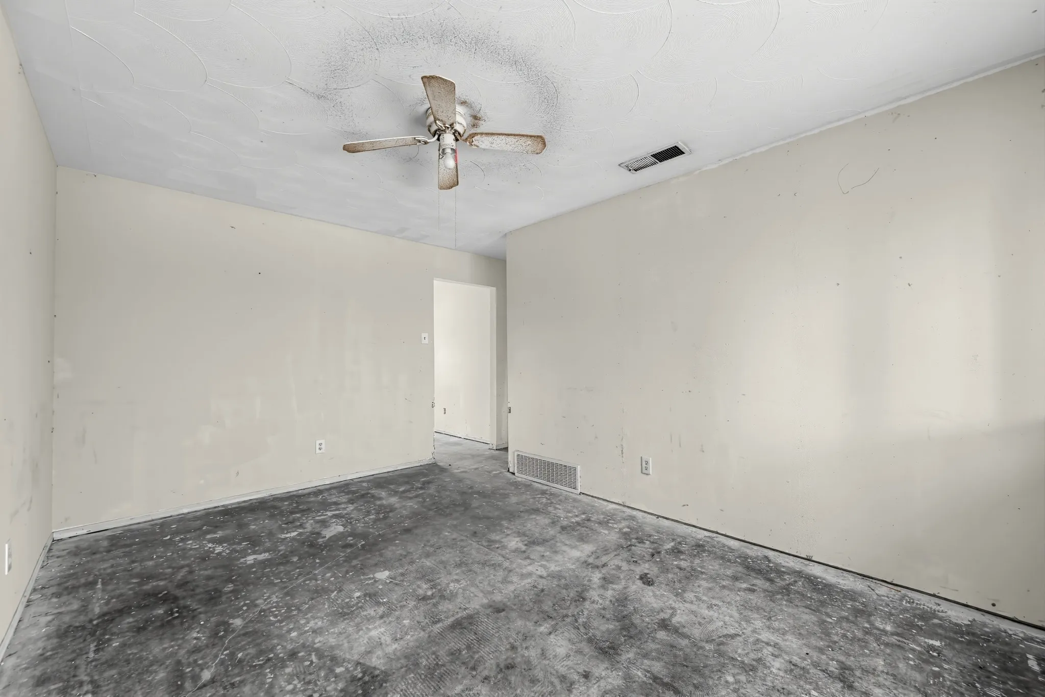 Single Family Residence For Sale in Dallas County , 4604 Navajo Trail, Balch Springs, Texas 75180, 3 Bedroom, 2 Bathroom, 2 Garage spaces, 1,102 Sqft, built in 1966, mls#21378100, Real Estate Agent in Balch Springs, Homes For Sale in Dallas county, Homes For Sale in Balch Springs, Realtor in Balch Springs Texas, Real Estate Brokerage Independent Realty Texas, Luminita Cordes Realtor