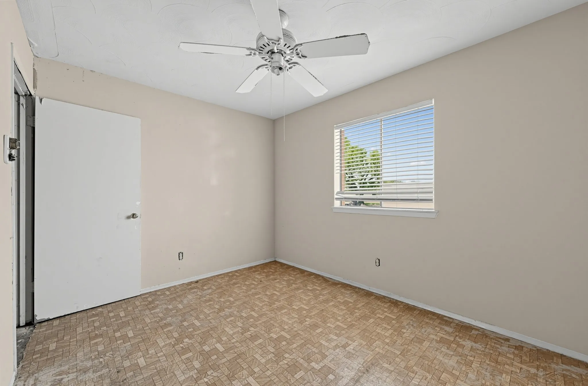 Single Family Residence For Sale in Dallas County , 4604 Navajo Trail, Balch Springs, Texas 75180, 3 Bedroom, 2 Bathroom, 2 Garage spaces, 1,102 Sqft, built in 1966, mls#21378100, Real Estate Agent in Balch Springs, Homes For Sale in Dallas county, Homes For Sale in Balch Springs, Realtor in Balch Springs Texas, Real Estate Brokerage Independent Realty Texas, Luminita Cordes Realtor