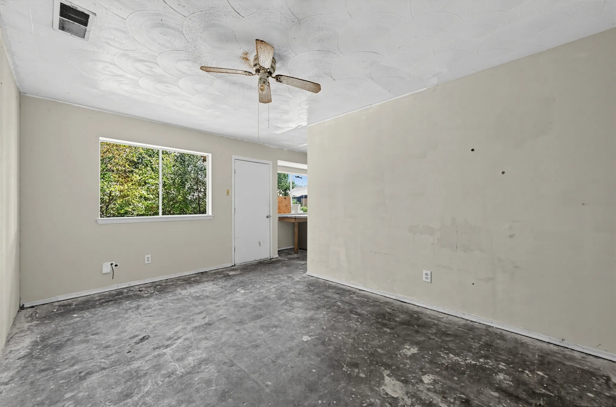 Single Family Residence For Sale in Dallas County , 4604 Navajo Trail, Balch Springs, Texas 75180, 3 Bedroom, 2 Bathroom, 2 Garage spaces, 1,102 Sqft, built in 1966, mls#21378100, Real Estate Agent in Balch Springs, Homes For Sale in Dallas county, Homes For Sale in Balch Springs, Realtor in Balch Springs Texas, Real Estate Brokerage Independent Realty Texas, Luminita Cordes Realtor