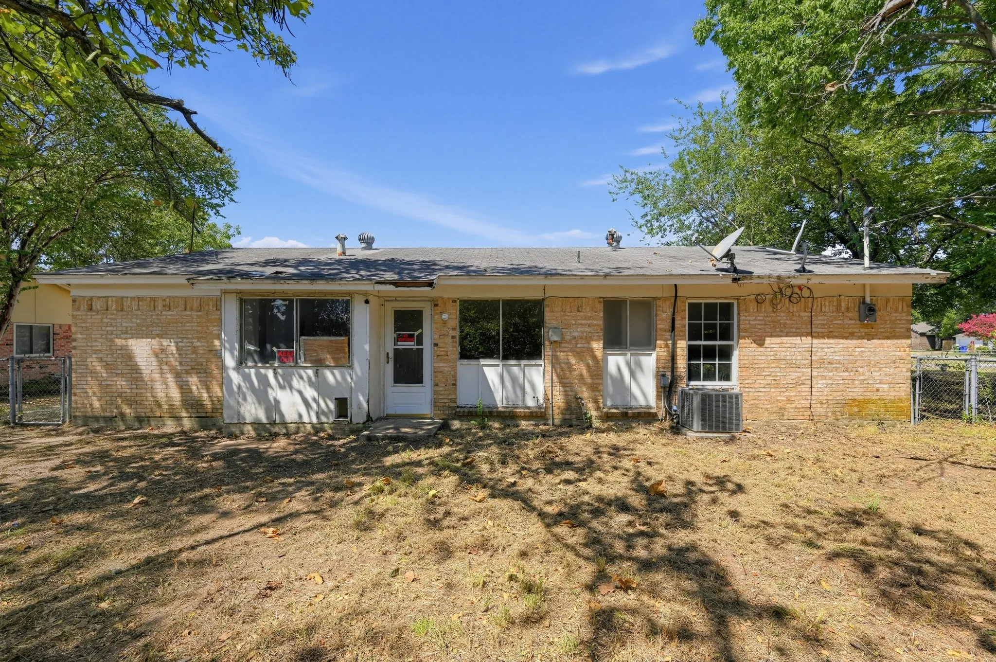Single Family Residence For Sale in Dallas County , 4604 Navajo Trail, Balch Springs, Texas 75180, 3 Bedroom, 2 Bathroom, 2 Garage spaces, 1,102 Sqft, built in 1966, mls#21378100, Real Estate Agent in Balch Springs, Homes For Sale in Dallas county, Homes For Sale in Balch Springs, Realtor in Balch Springs Texas, Real Estate Brokerage Independent Realty Texas, Luminita Cordes Realtor