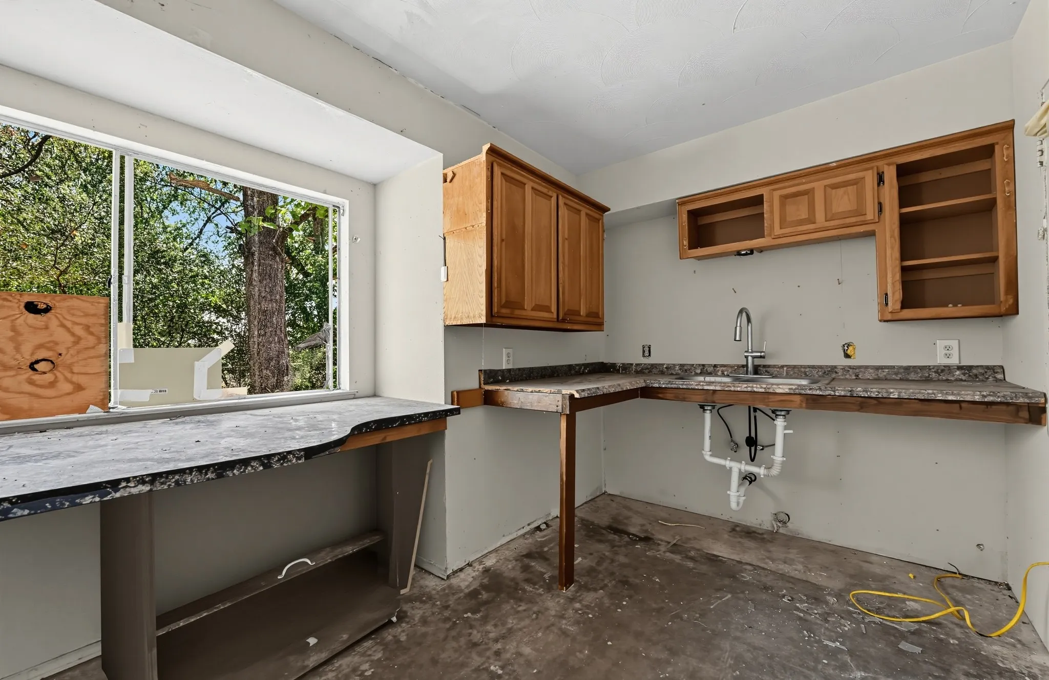 Single Family Residence For Sale in Dallas County , 4604 Navajo Trail, Balch Springs, Texas 75180, 3 Bedroom, 2 Bathroom, 2 Garage spaces, 1,102 Sqft, built in 1966, mls#21378100, Real Estate Agent in Balch Springs, Homes For Sale in Dallas county, Homes For Sale in Balch Springs, Realtor in Balch Springs Texas, Real Estate Brokerage Independent Realty Texas, Luminita Cordes Realtor