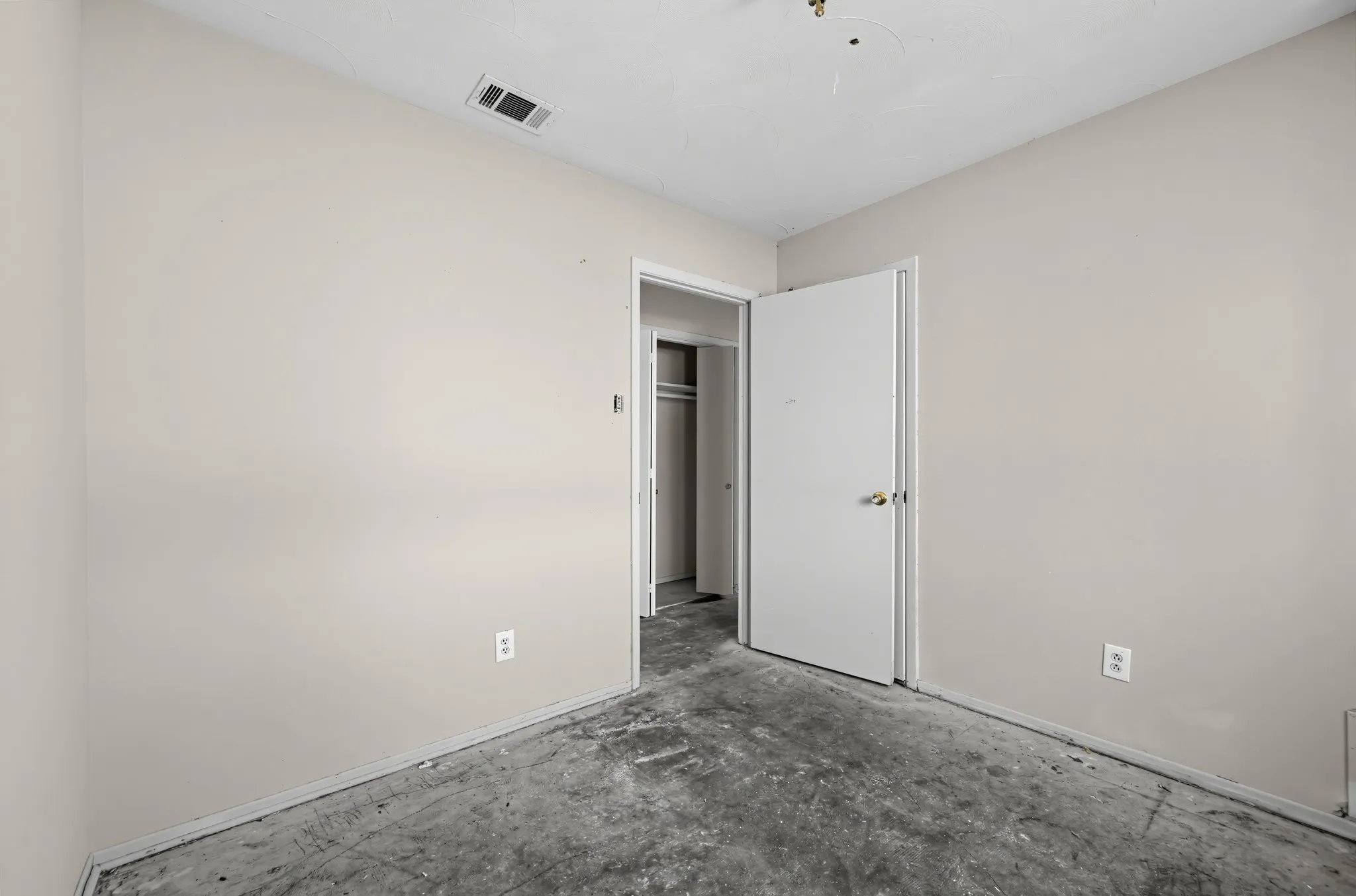 Single Family Residence For Sale in Dallas County , 4604 Navajo Trail, Balch Springs, Texas 75180, 3 Bedroom, 2 Bathroom, 2 Garage spaces, 1,102 Sqft, built in 1966, mls#21378100, Real Estate Agent in Balch Springs, Homes For Sale in Dallas county, Homes For Sale in Balch Springs, Realtor in Balch Springs Texas, Real Estate Brokerage Independent Realty Texas, Luminita Cordes Realtor