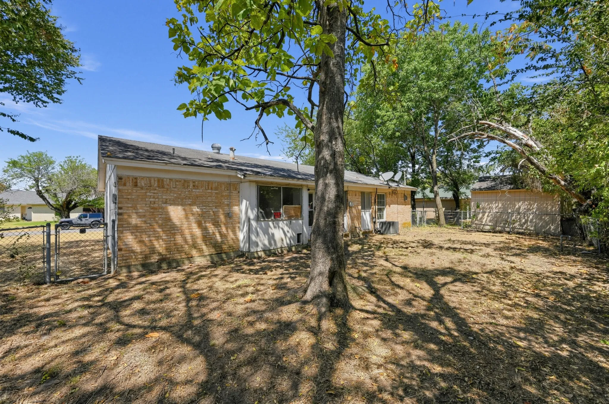 Single Family Residence For Sale in Dallas County , 4604 Navajo Trail, Balch Springs, Texas 75180, 3 Bedroom, 2 Bathroom, 2 Garage spaces, 1,102 Sqft, built in 1966, mls#21378100, Real Estate Agent in Balch Springs, Homes For Sale in Dallas county, Homes For Sale in Balch Springs, Realtor in Balch Springs Texas, Real Estate Brokerage Independent Realty Texas, Luminita Cordes Realtor